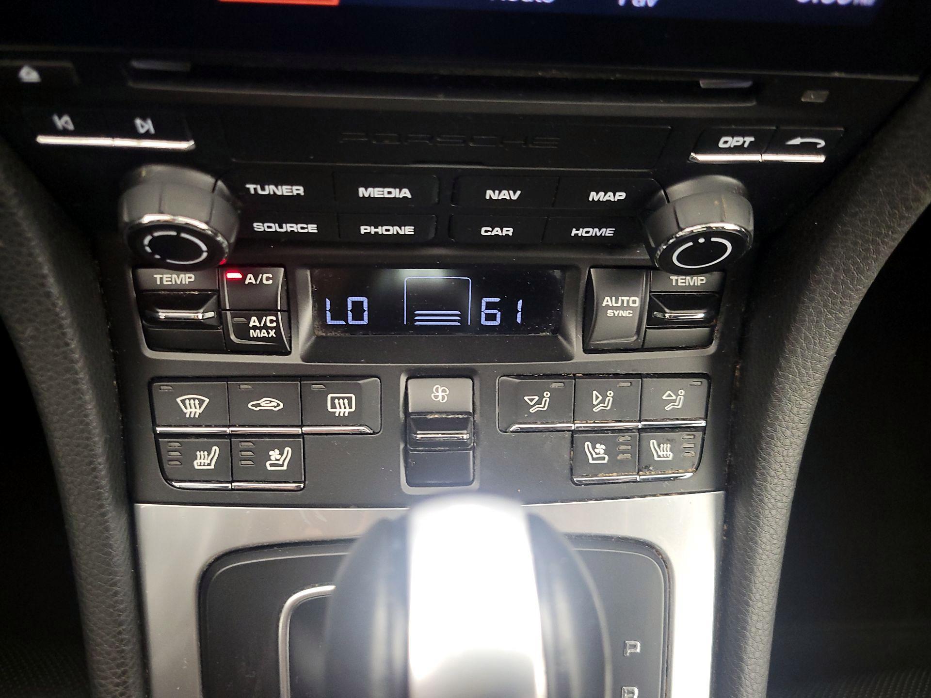 Thumbnail: 2021 Porsche 718 Boxster - 16