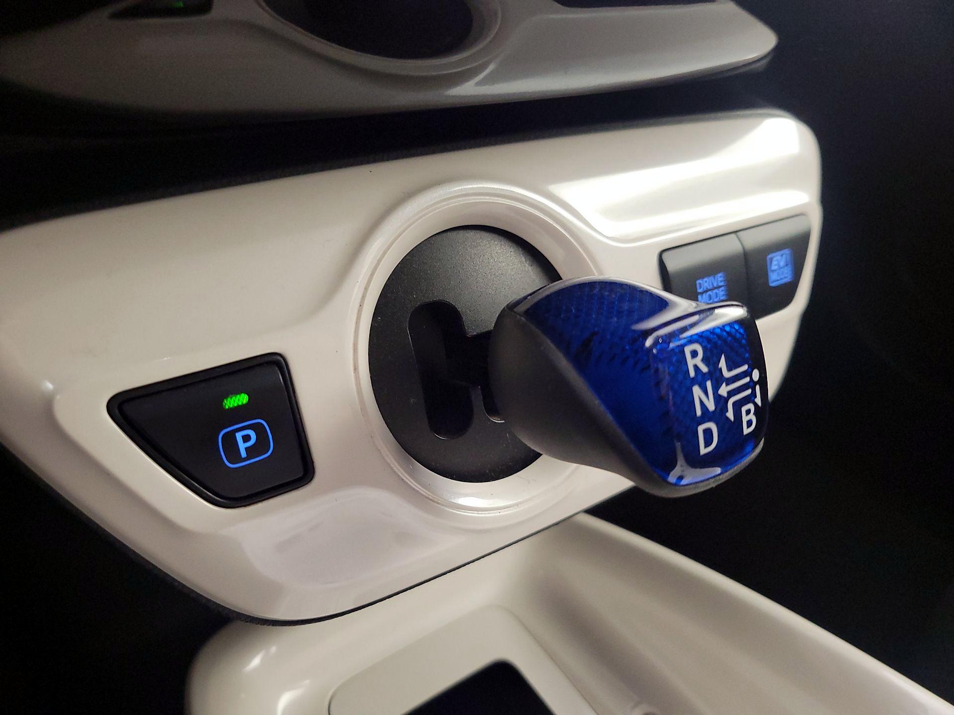 Thumbnail: 2016 Toyota Prius - 17