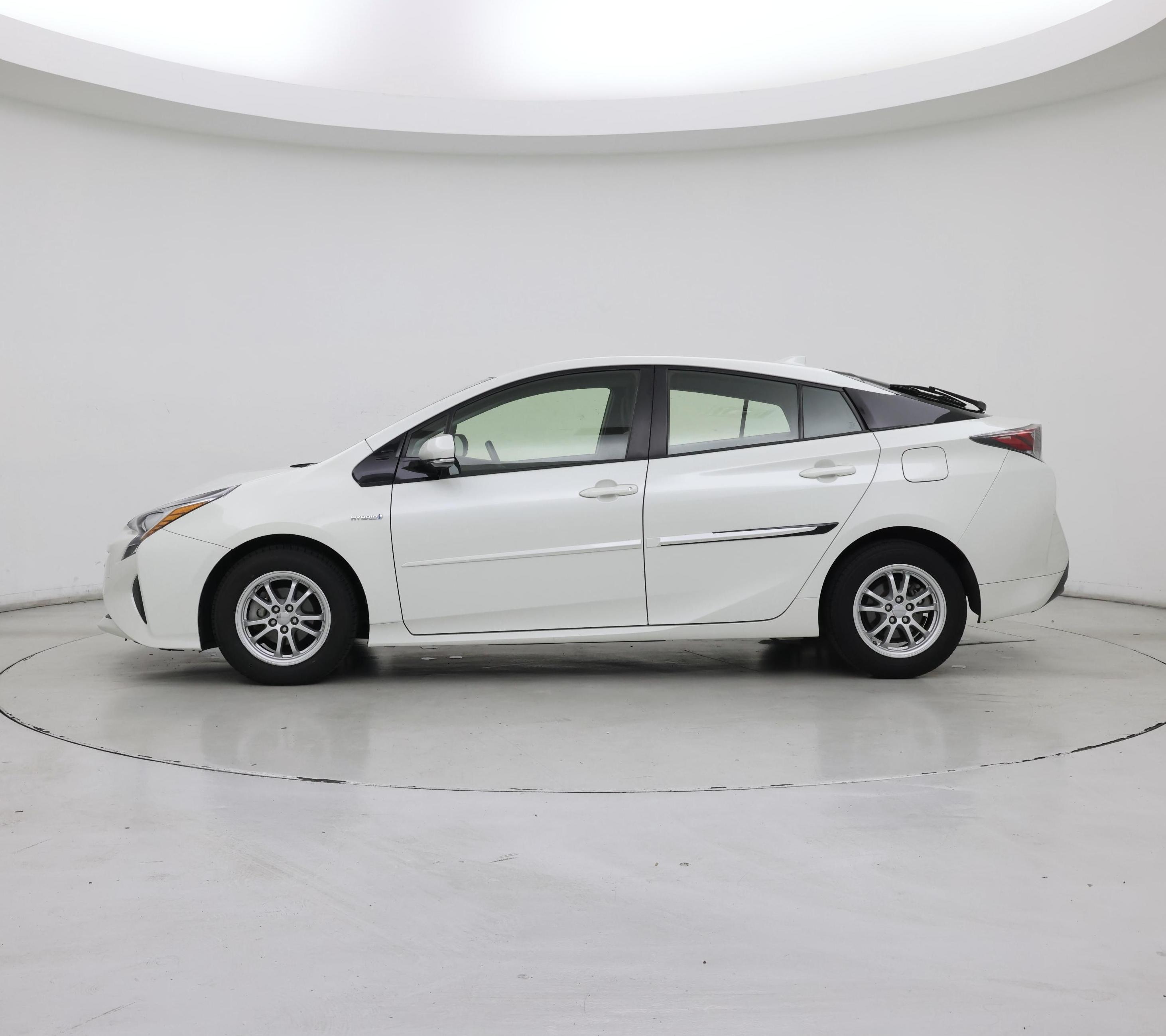 Thumbnail: 2016 Toyota Prius - 3