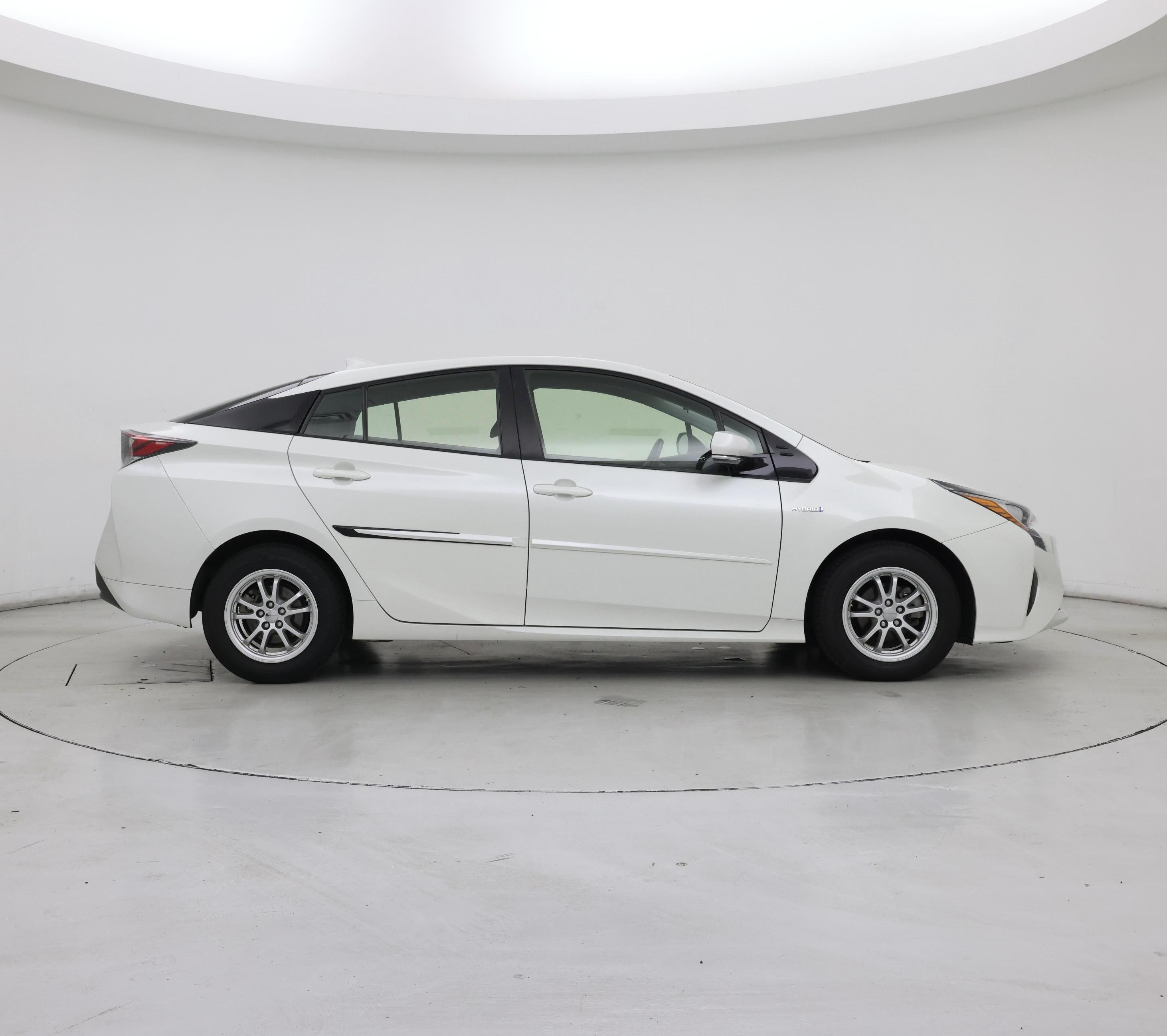 Thumbnail: 2016 Toyota Prius - 7