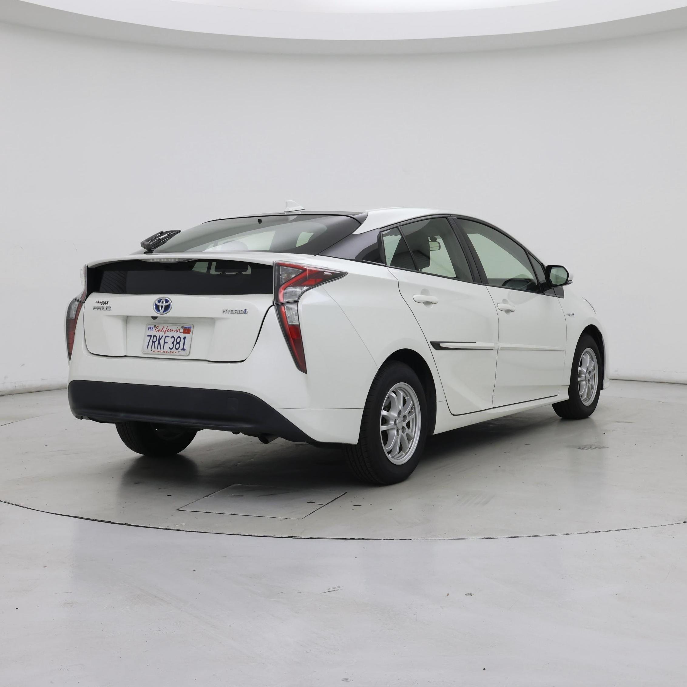 Thumbnail: 2016 Toyota Prius - 8