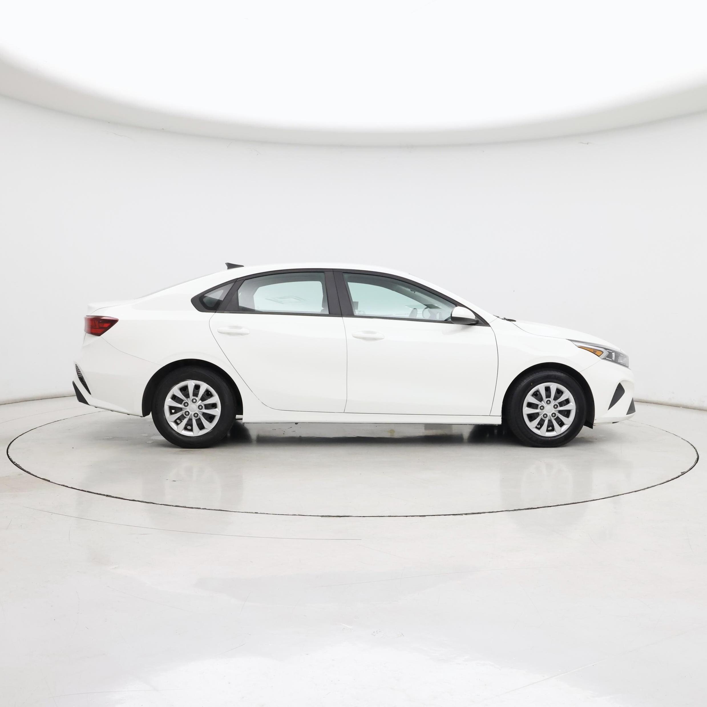 Thumbnail: 2023 Kia Forte - 7