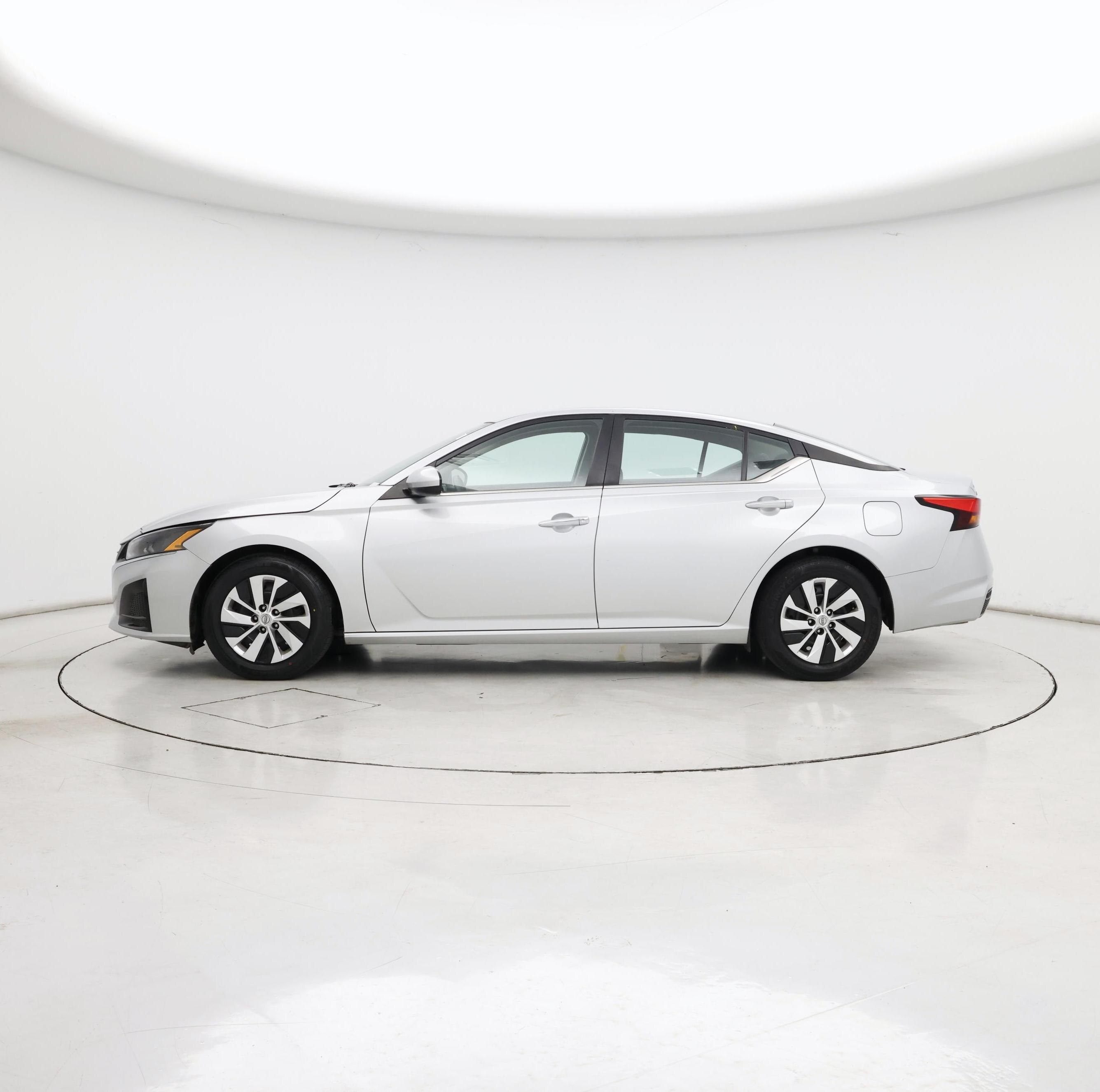 Thumbnail: 2023 Nissan Altima - 3