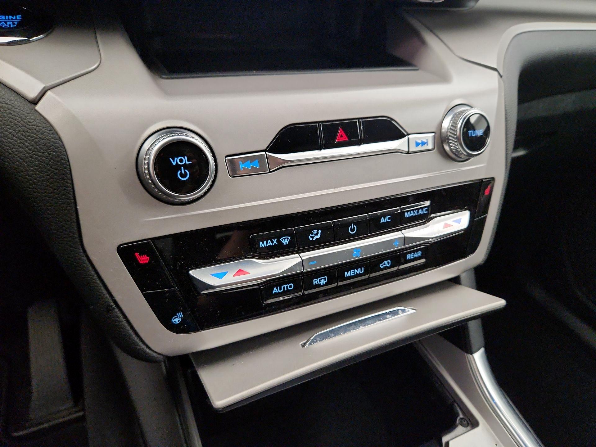 Thumbnail: 2023 Ford Explorer - 16