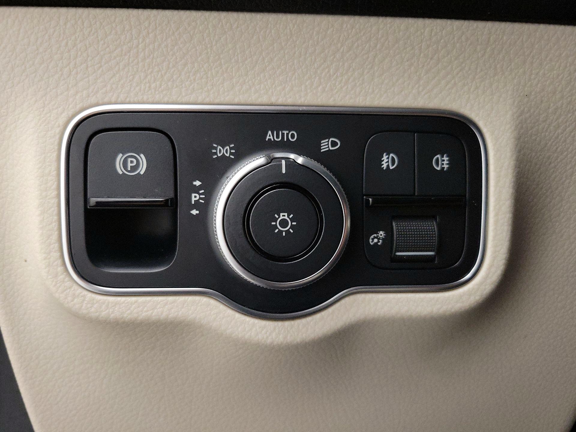 Thumbnail: 2022 Mercedes-Benz GLB - 13