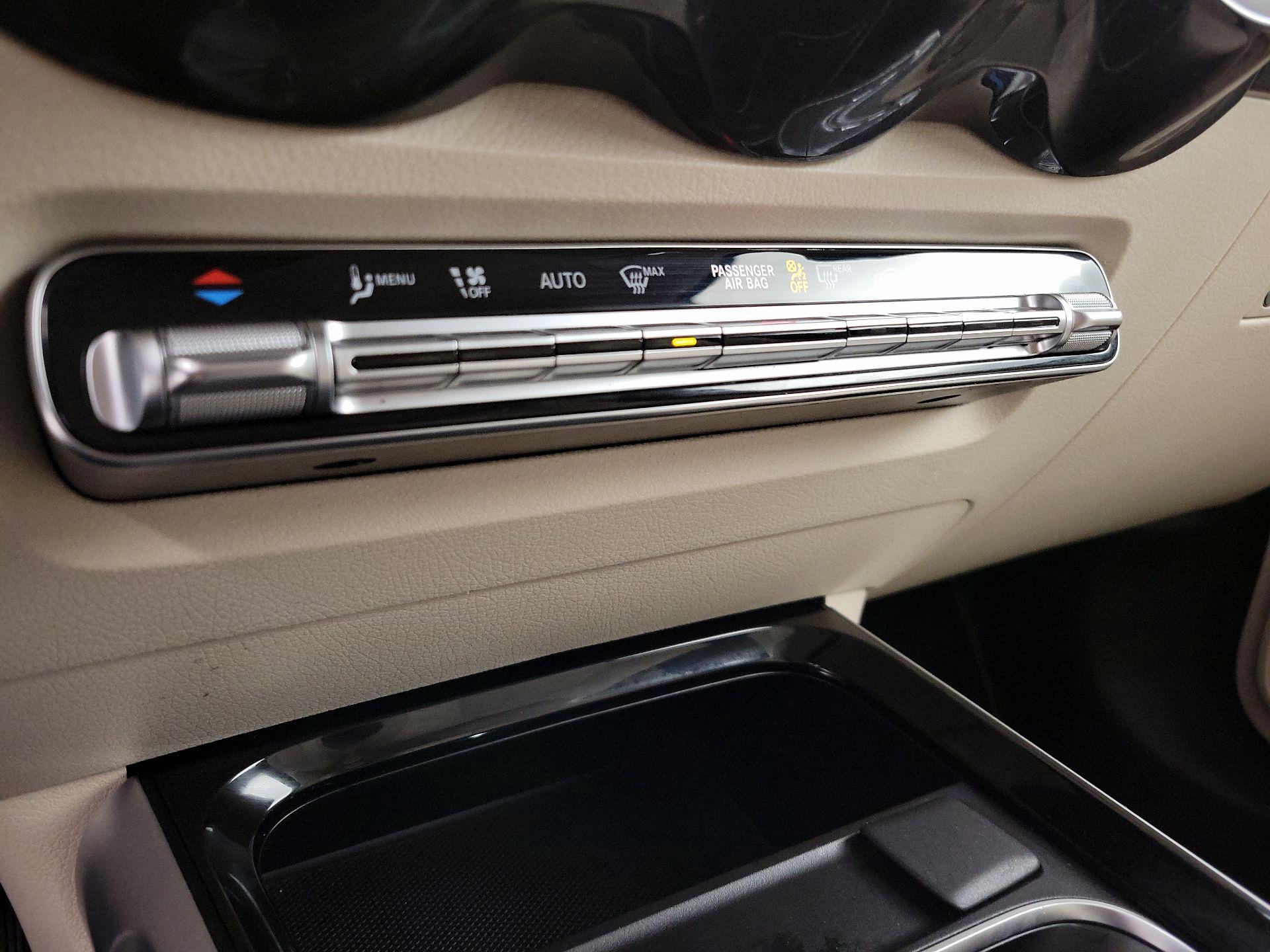 Thumbnail: 2022 Mercedes-Benz GLB - 16