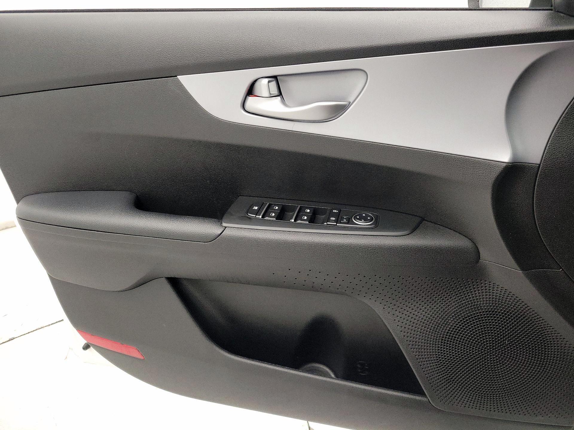 Thumbnail: 2023 Kia Forte - 12