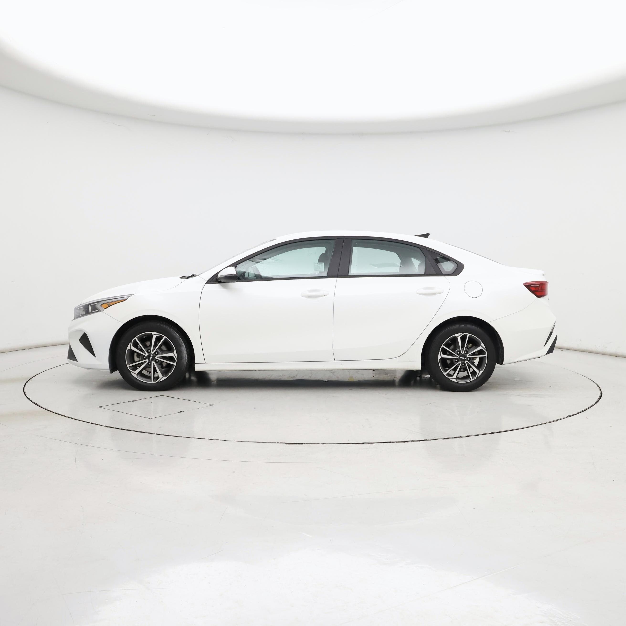 Thumbnail: 2023 Kia Forte - 3