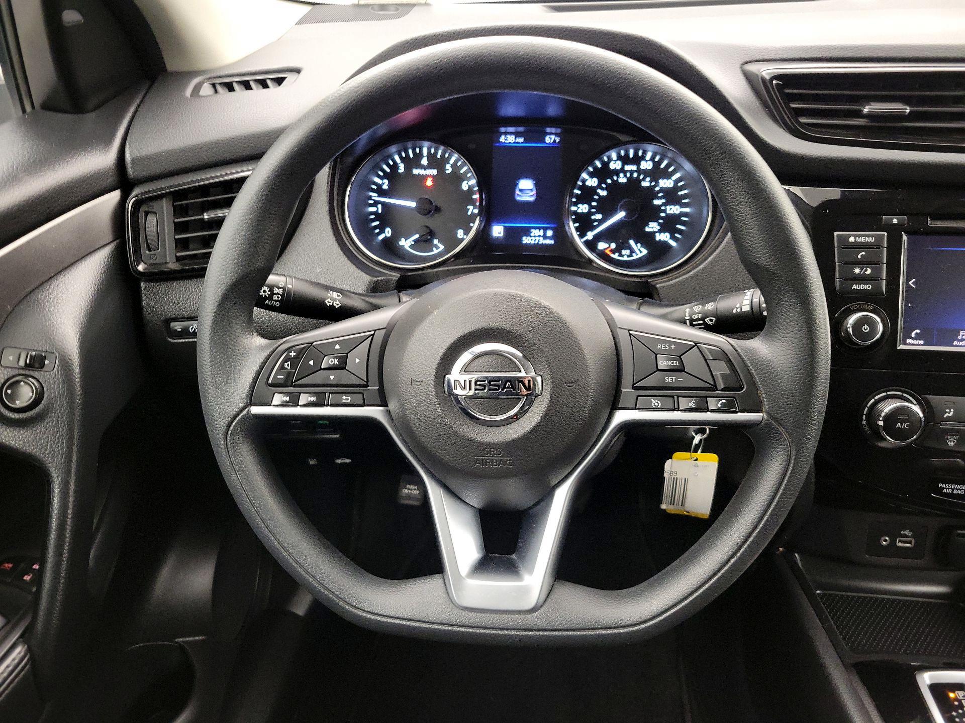 Thumbnail: 2020 Nissan Rogue Sport - 10