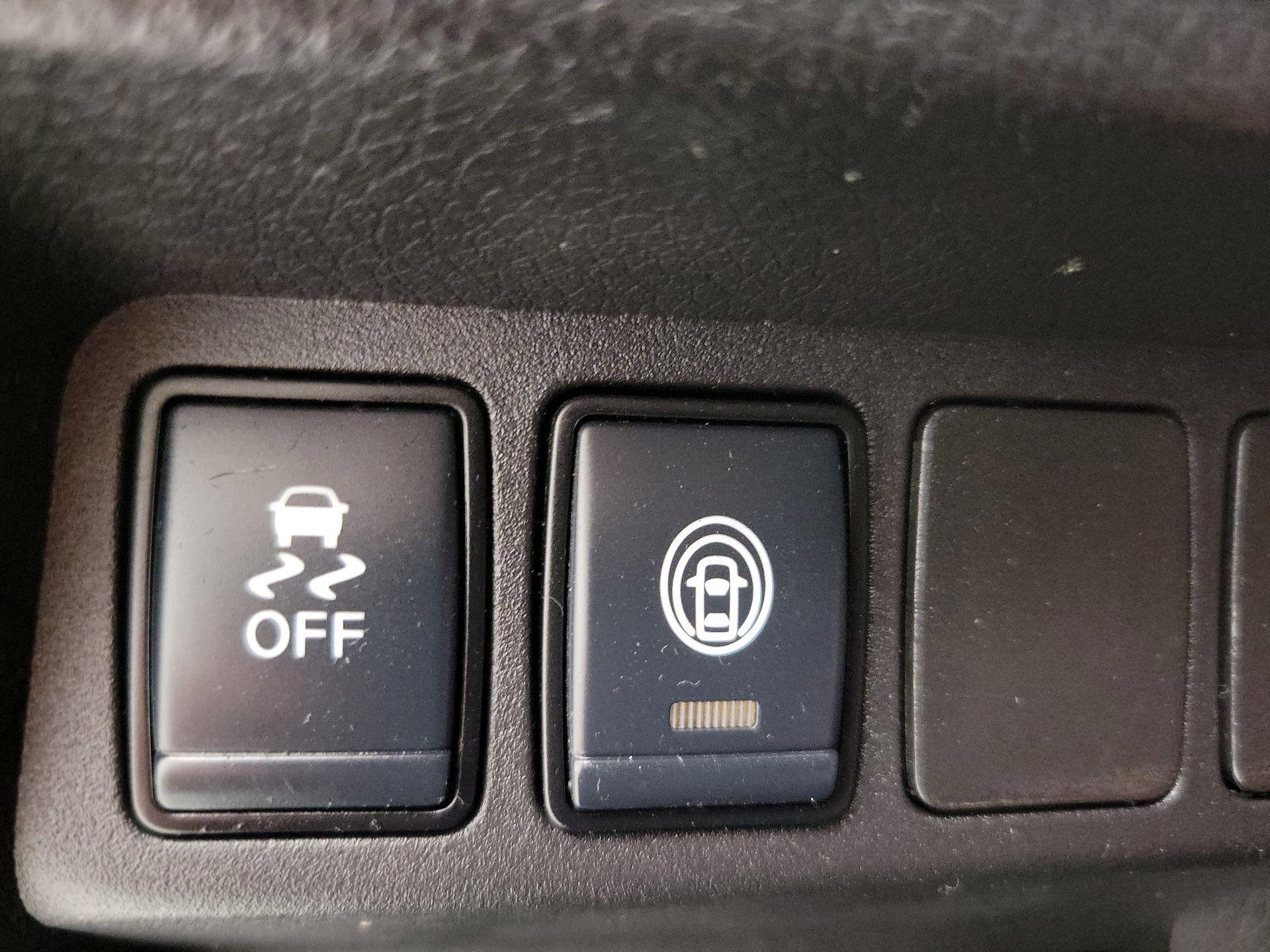 Thumbnail: 2020 Nissan Rogue Sport - 13