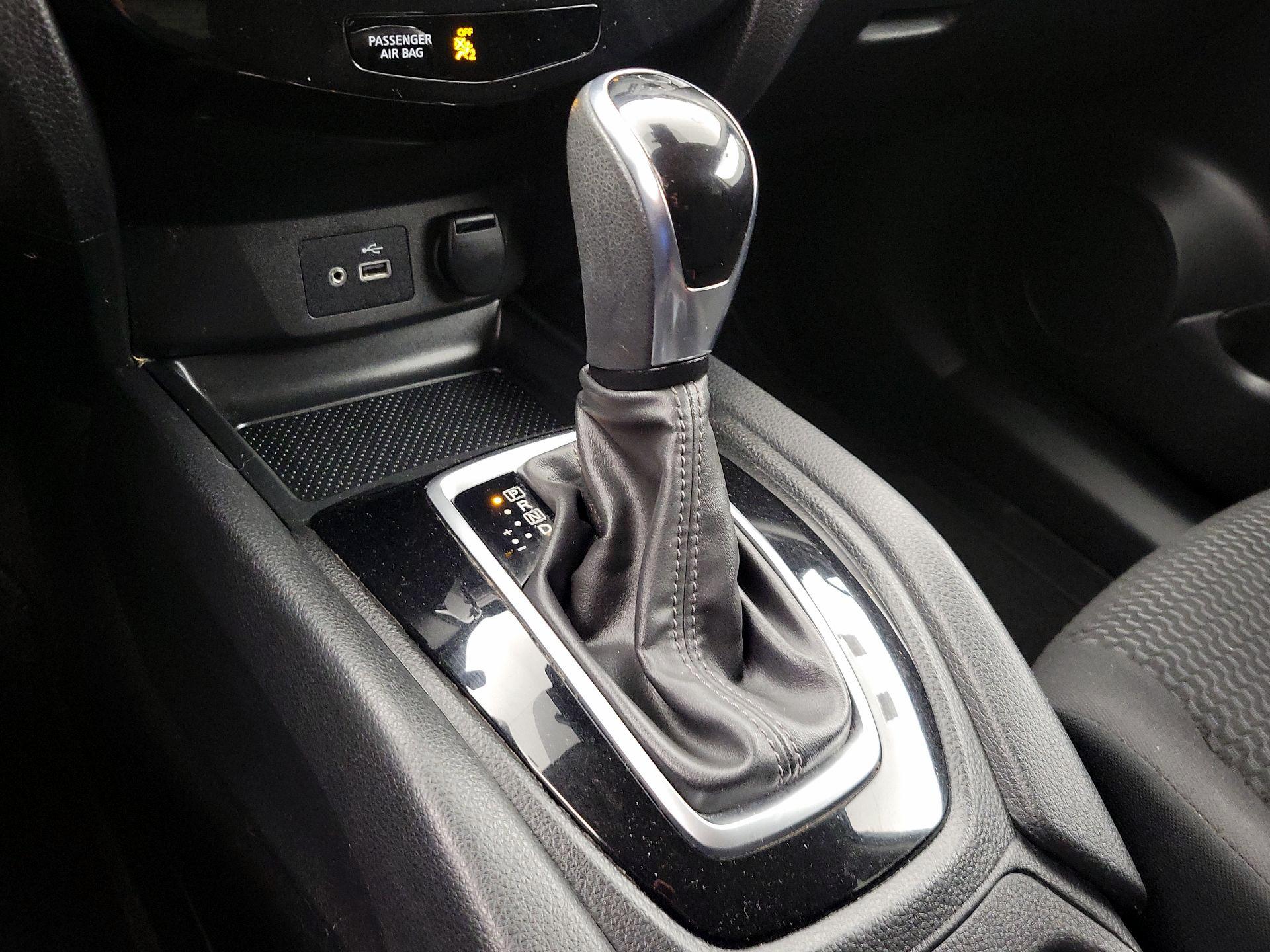 Thumbnail: 2020 Nissan Rogue Sport - 17