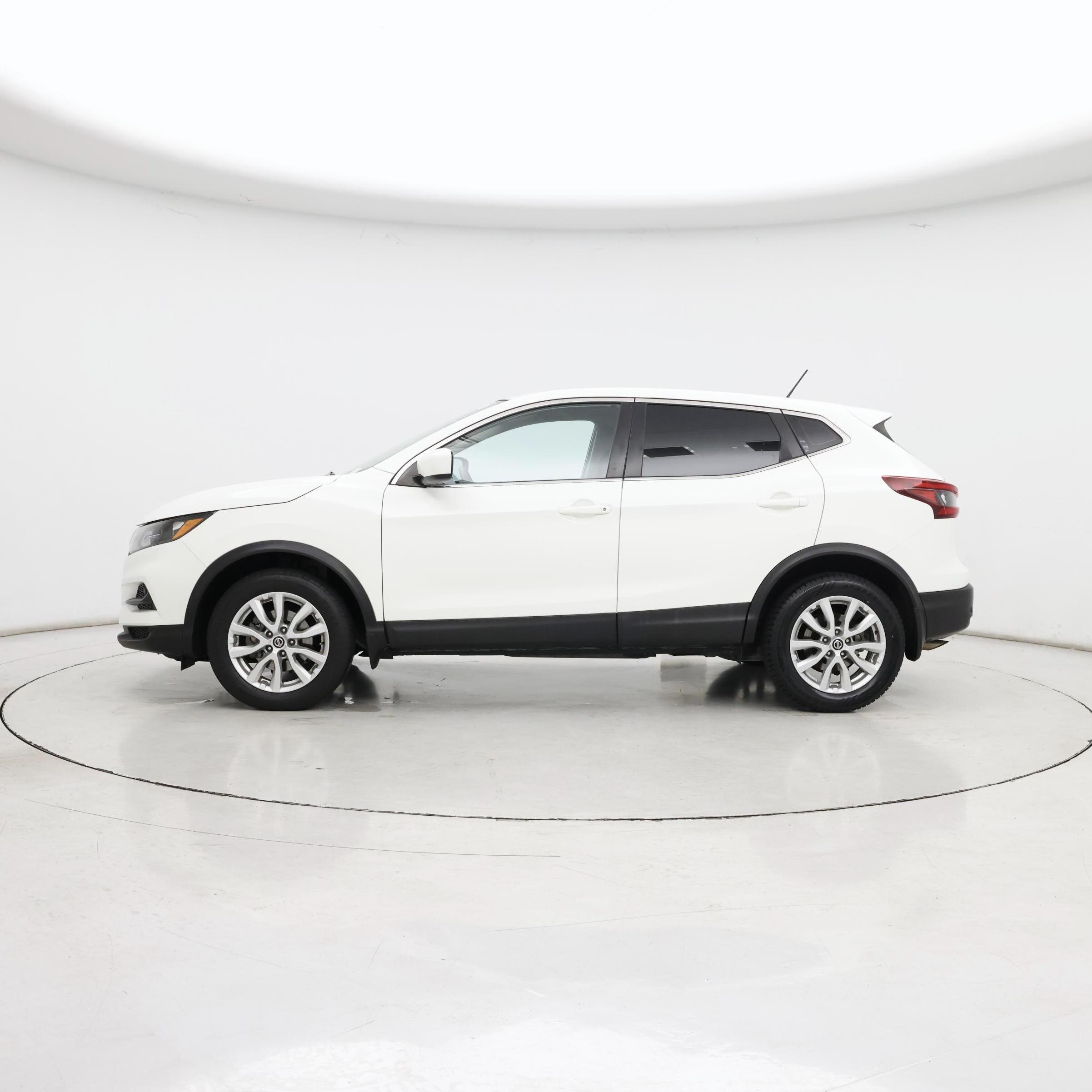 Thumbnail: 2020 Nissan Rogue Sport - 3