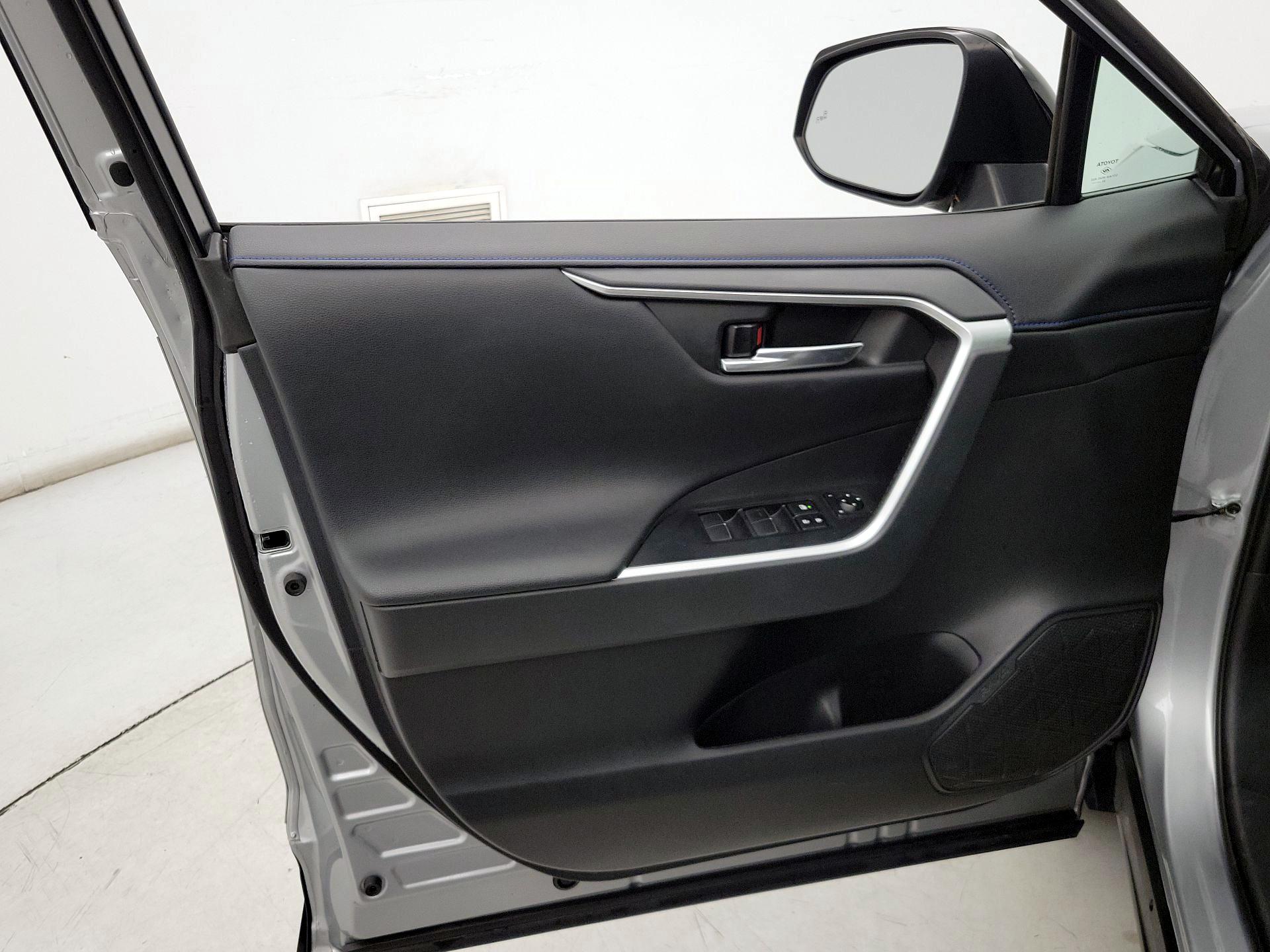 Thumbnail: 2021 Toyota RAV4 - 12