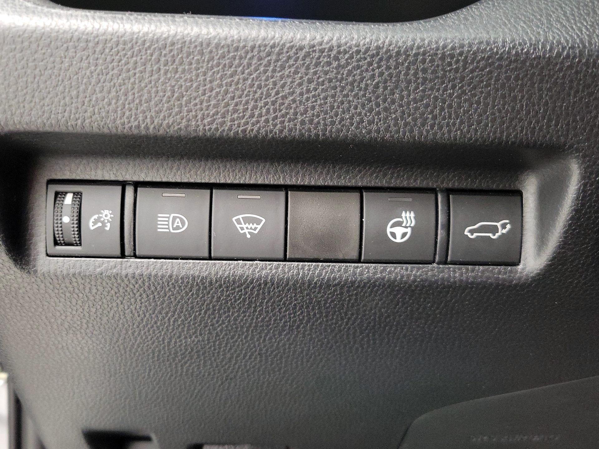 Thumbnail: 2021 Toyota RAV4 - 13