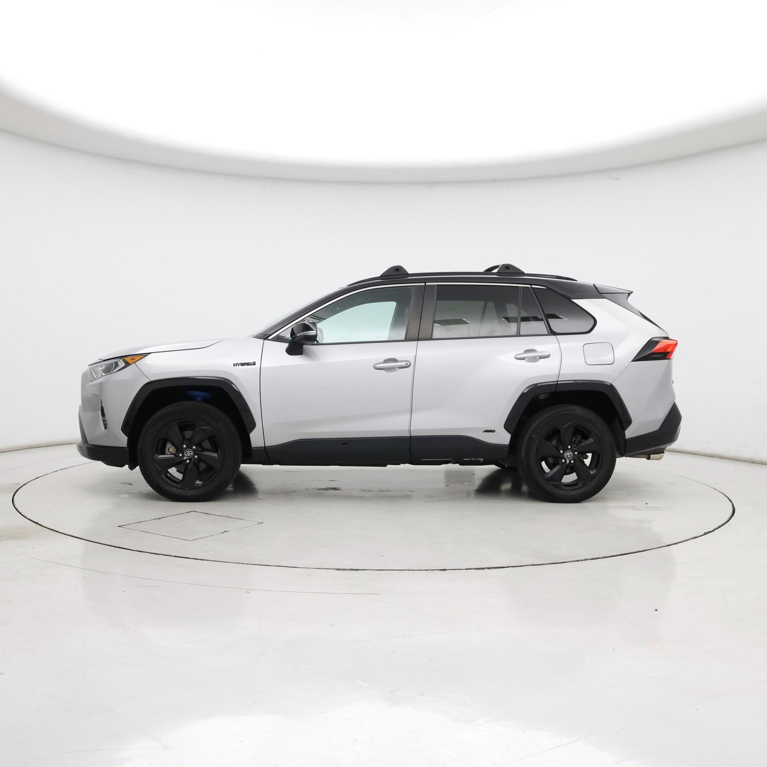 Thumbnail: 2021 Toyota RAV4 - 3