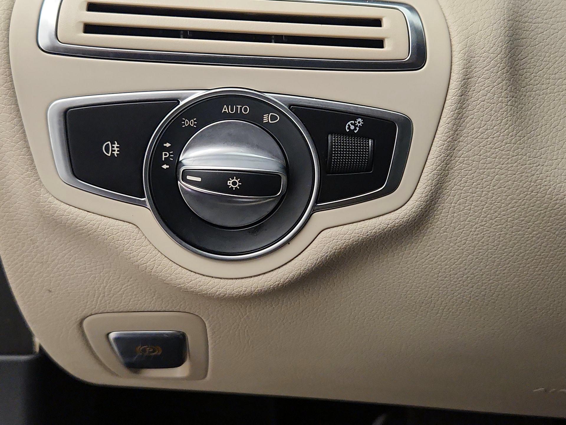 Thumbnail: 2020 Mercedes-Benz C-Class - 13