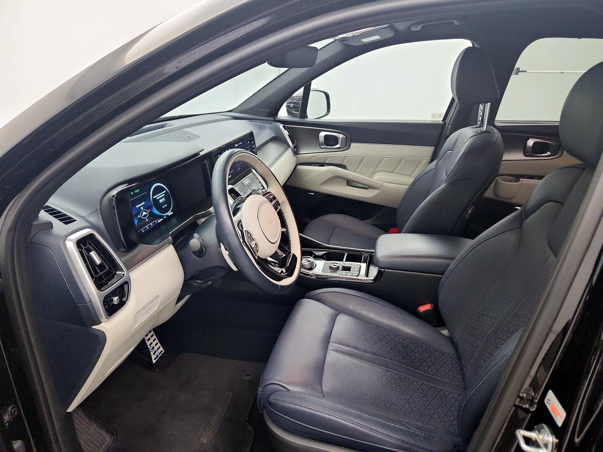 Thumbnail: 2023 Kia Sorento - 11