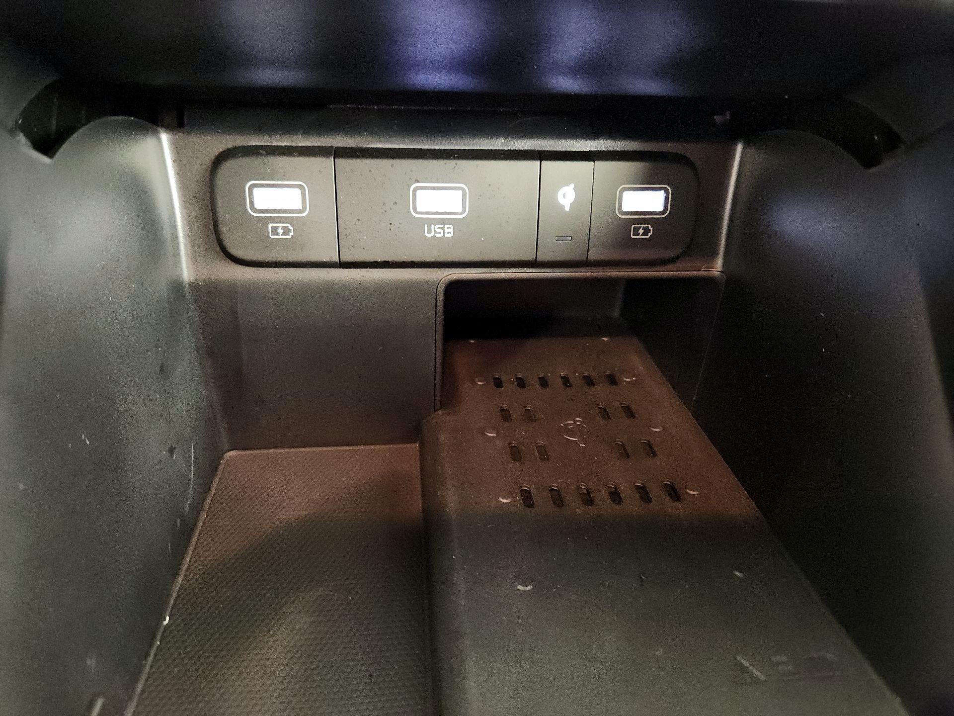 Thumbnail: 2023 Kia Sorento - 18