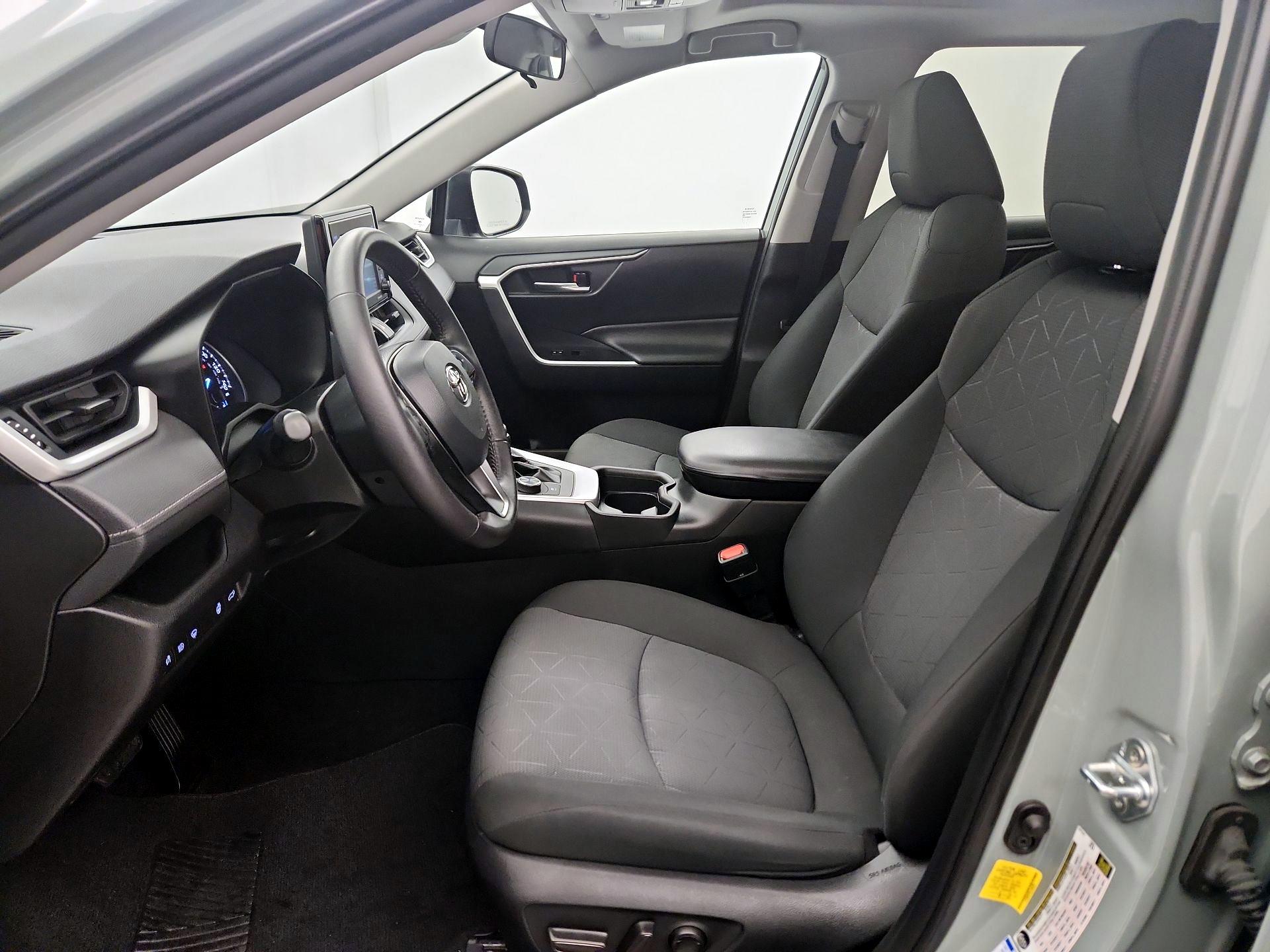 Thumbnail: 2020 Toyota RAV4 - 11