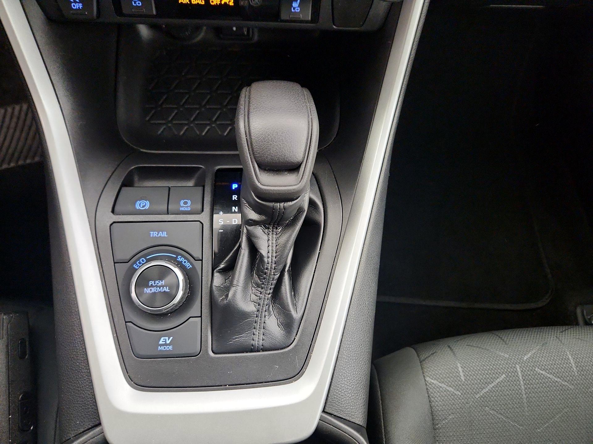 Thumbnail: 2020 Toyota RAV4 - 17