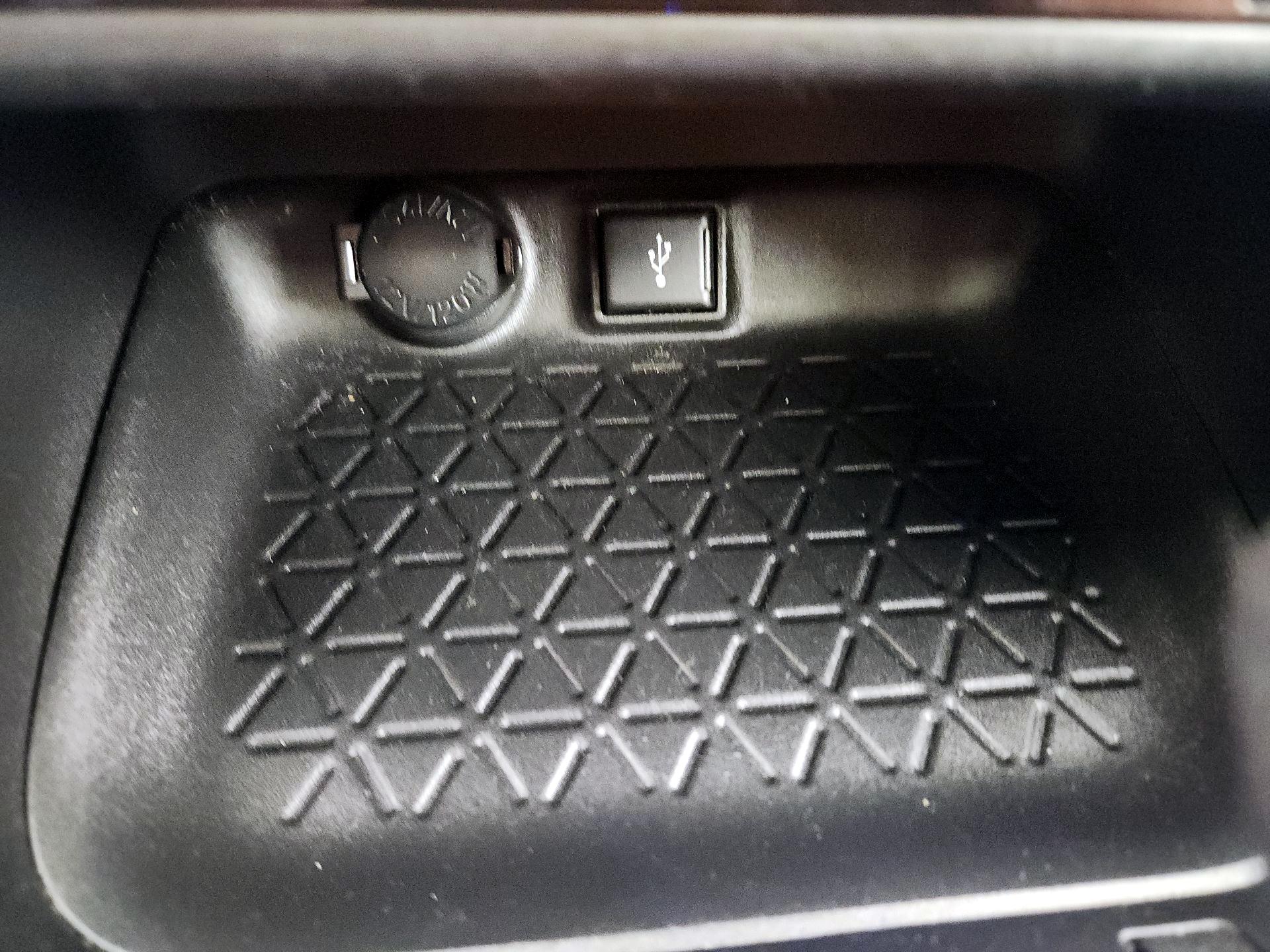 Thumbnail: 2020 Toyota RAV4 - 18