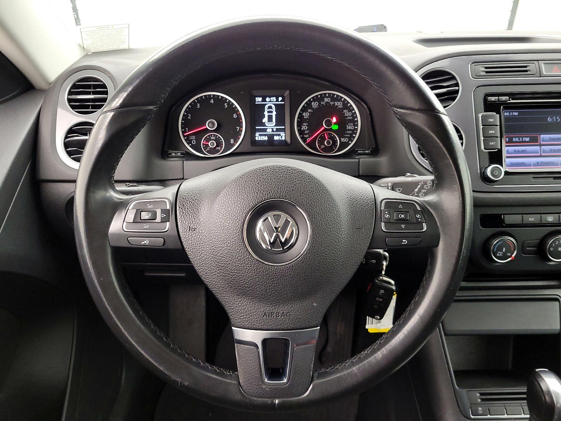 Thumbnail: 2015 Volkswagen Tiguan - 10