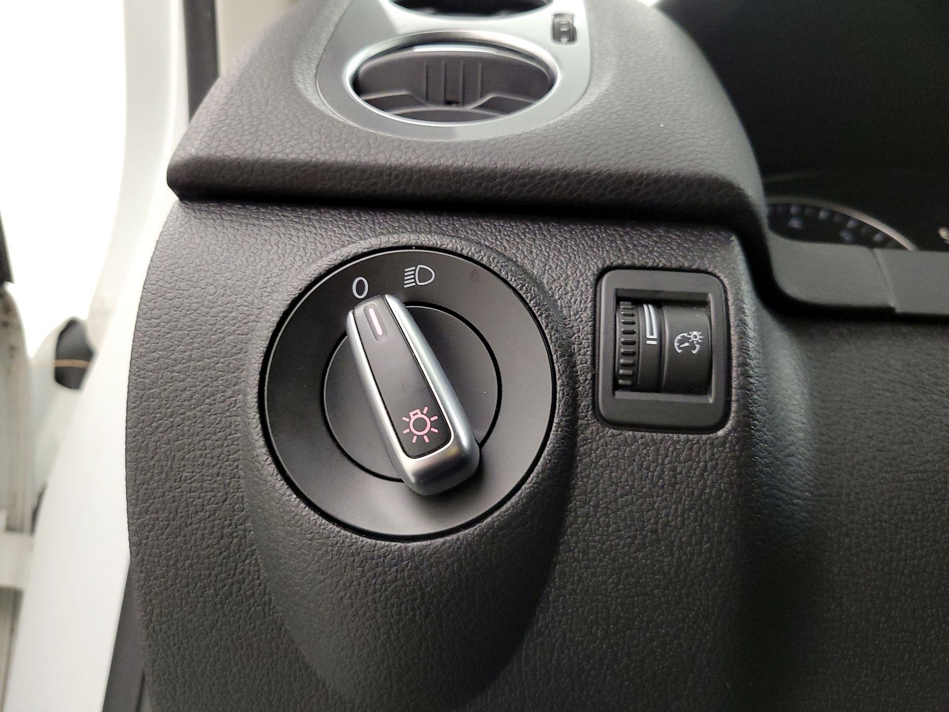 Thumbnail: 2015 Volkswagen Tiguan - 13