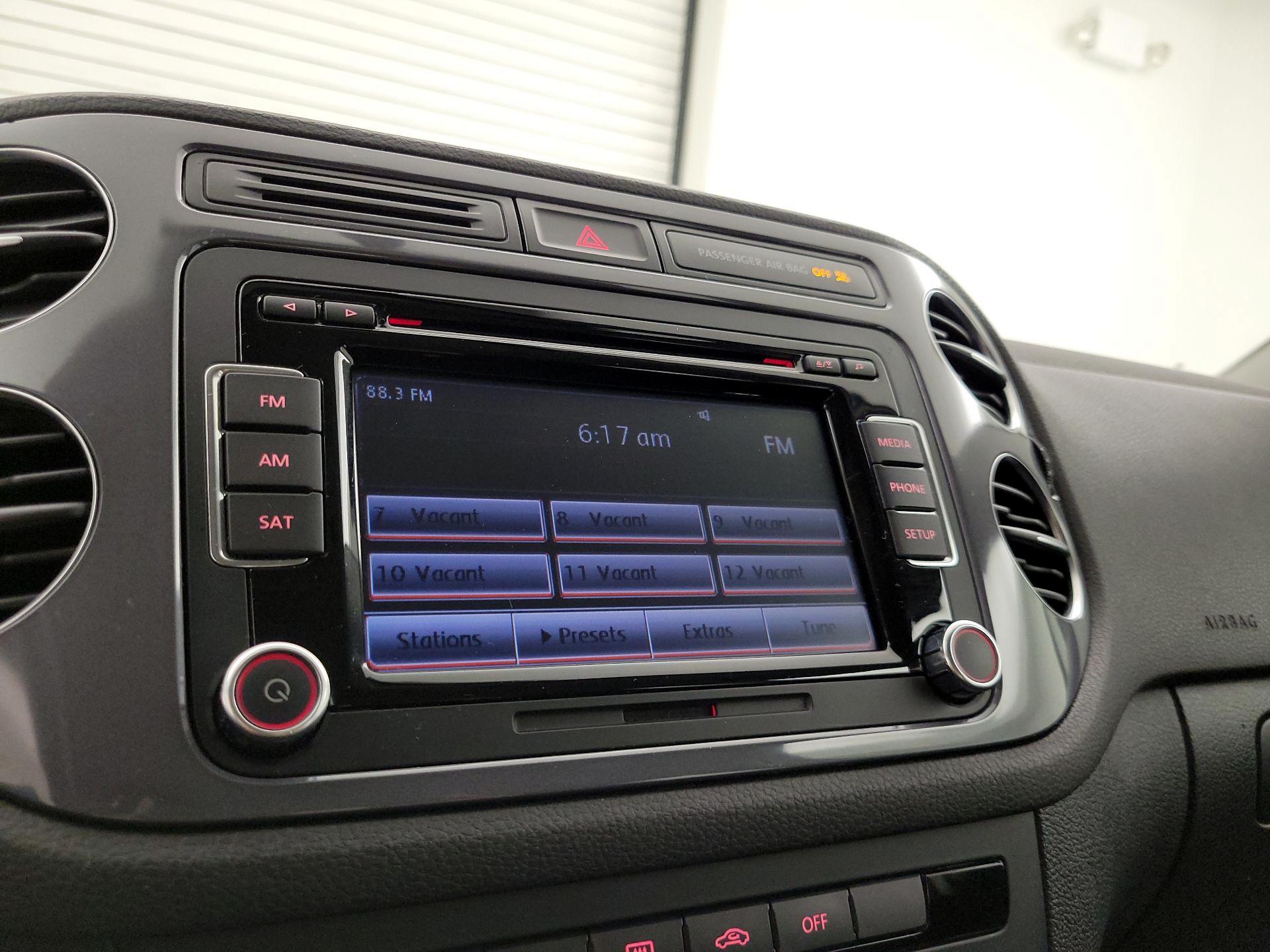 Thumbnail: 2015 Volkswagen Tiguan - 14