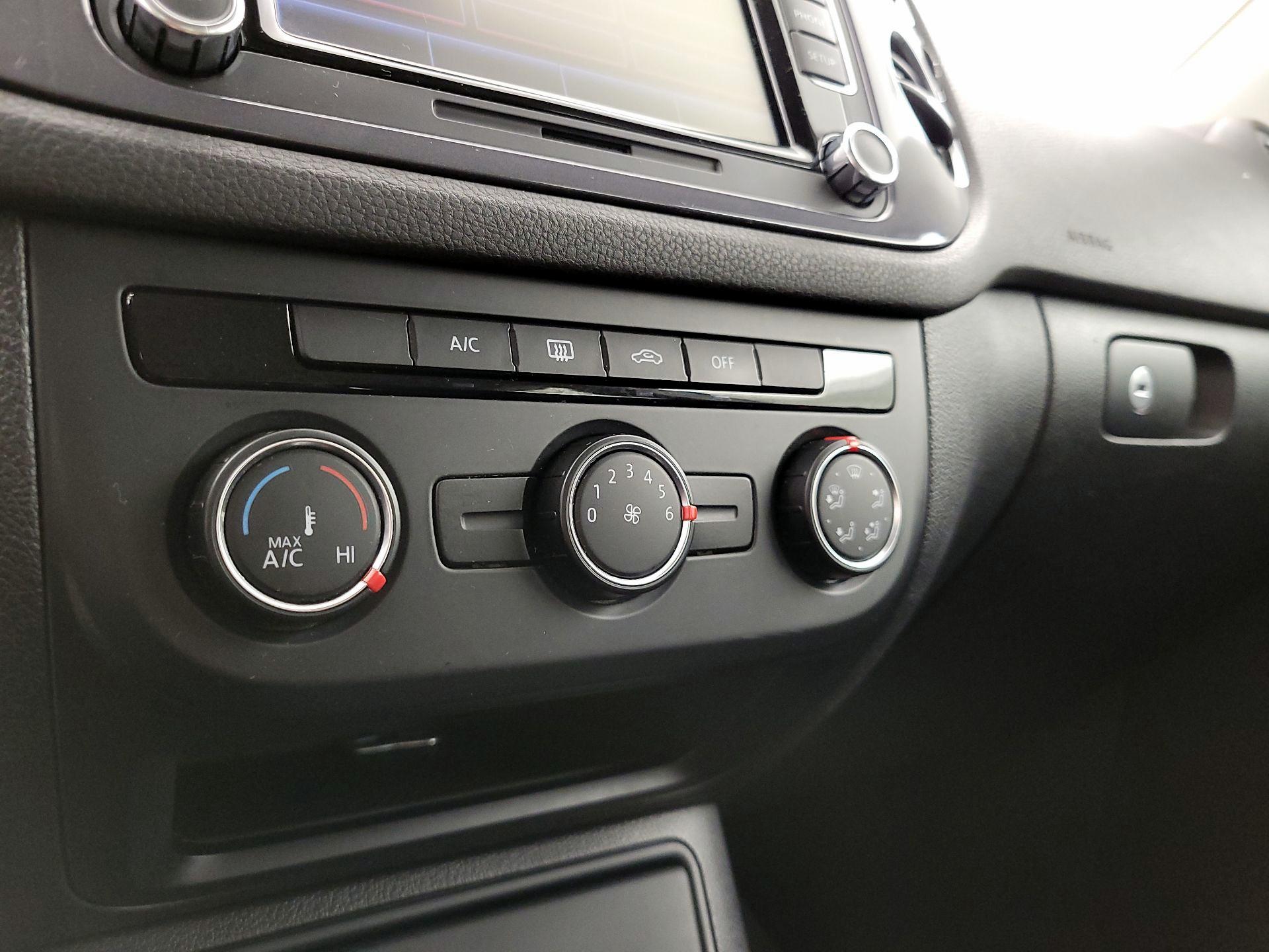 Thumbnail: 2015 Volkswagen Tiguan - 15