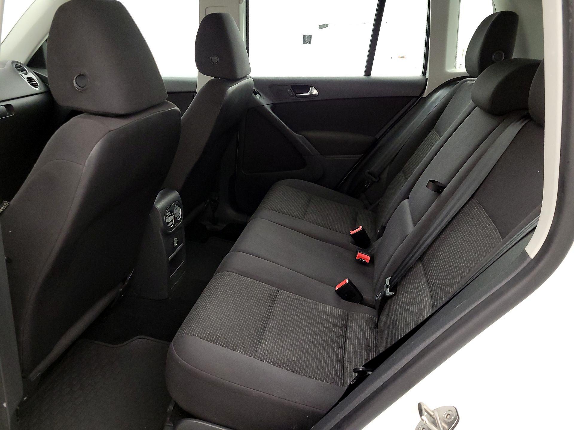 Thumbnail: 2015 Volkswagen Tiguan - 18