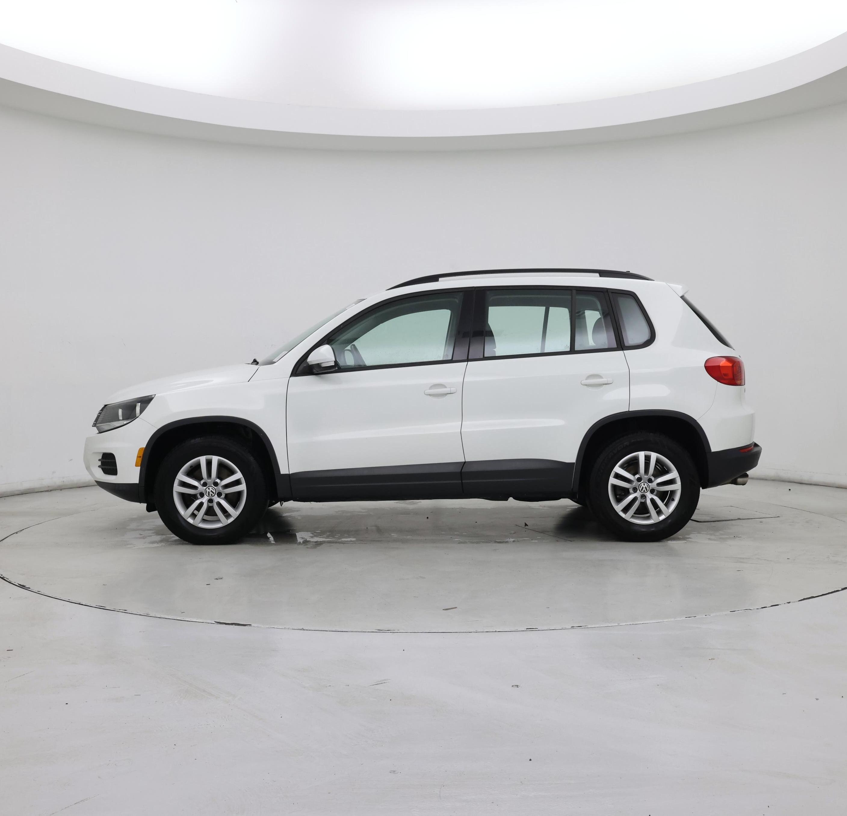 Thumbnail: 2015 Volkswagen Tiguan - 3