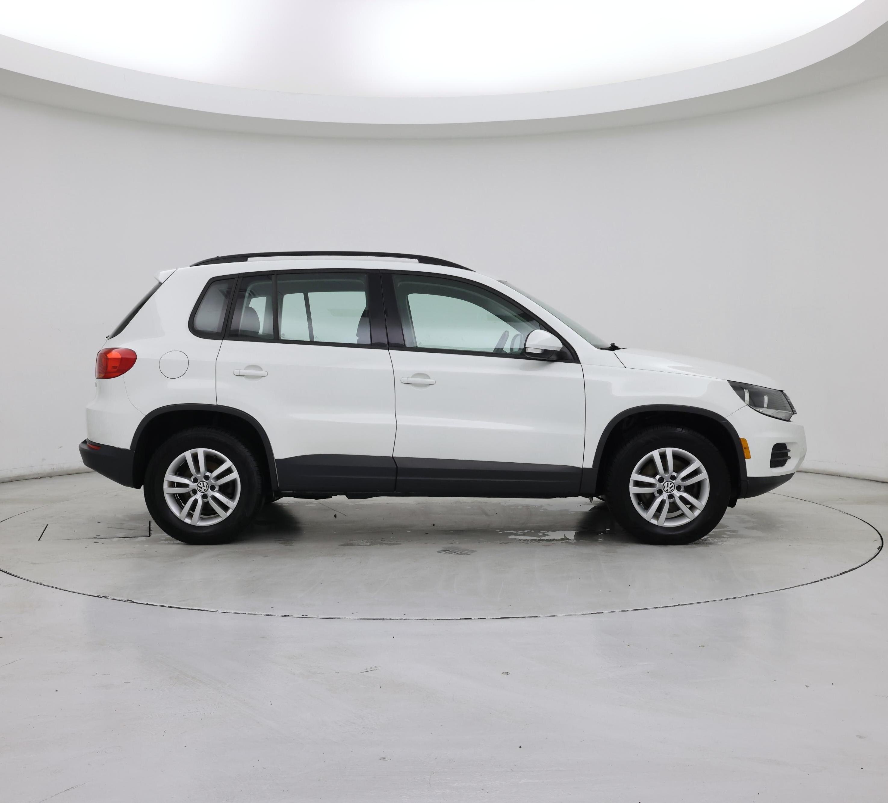 Thumbnail: 2015 Volkswagen Tiguan - 7