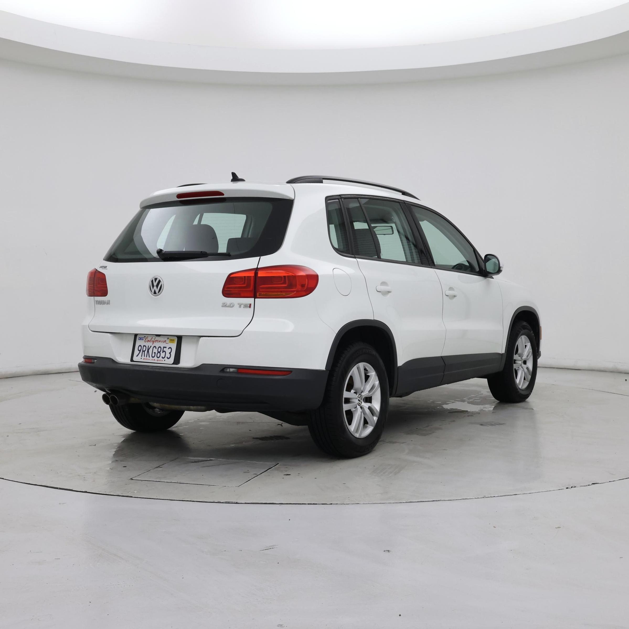 Thumbnail: 2015 Volkswagen Tiguan - 8