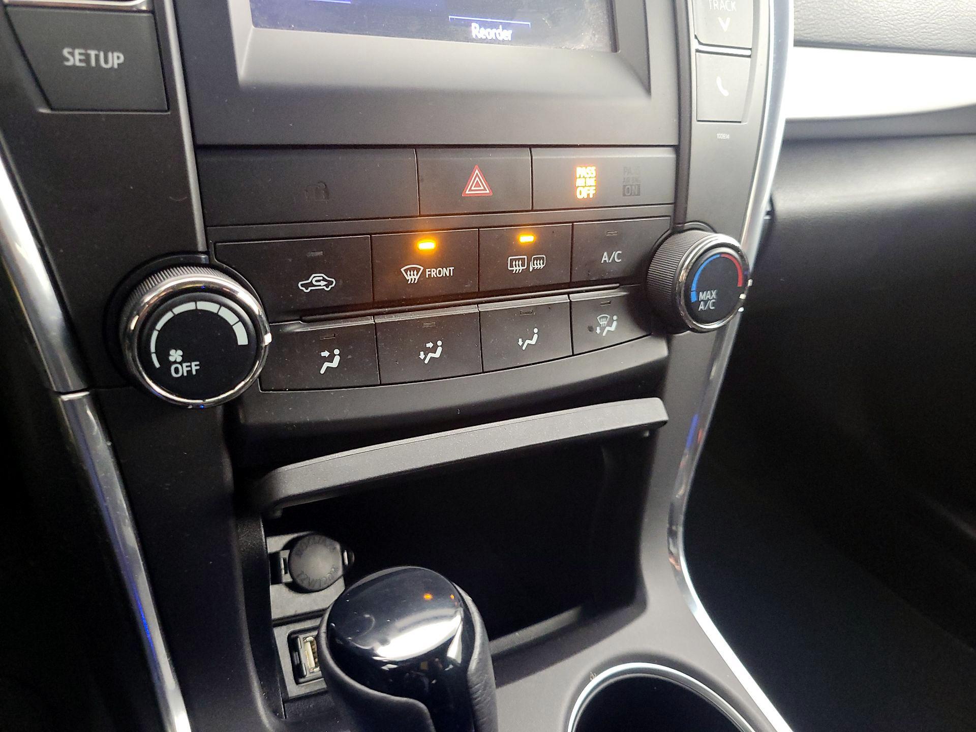 Thumbnail: 2016 Toyota Camry - 16