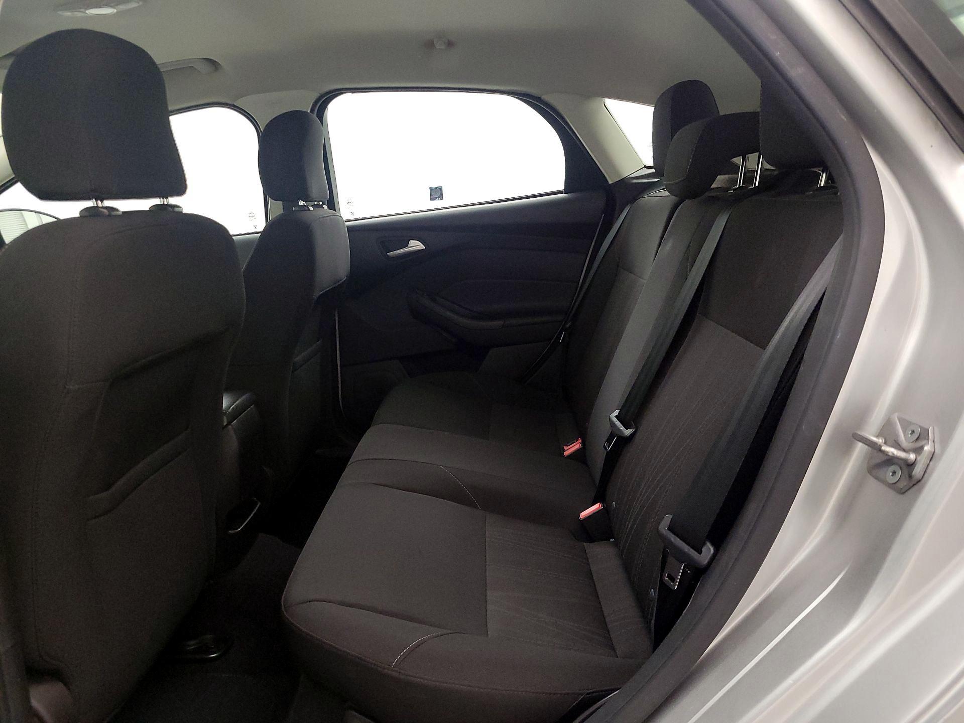 Thumbnail: 2015 Ford Focus - 18