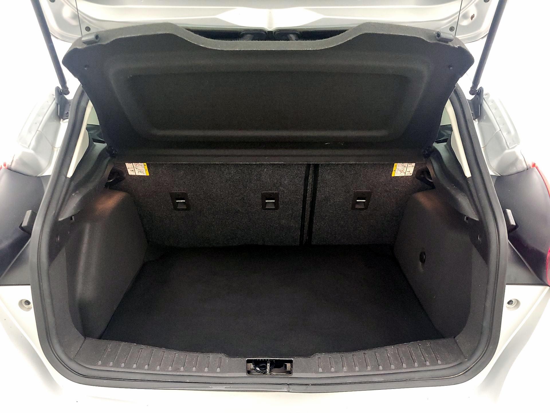 Thumbnail: 2015 Ford Focus - 19