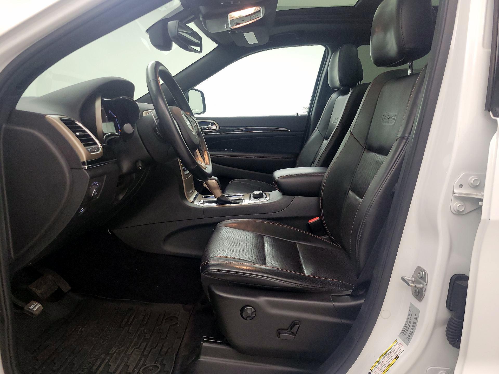 Thumbnail: 2016 Jeep Grand Cherokee - 11