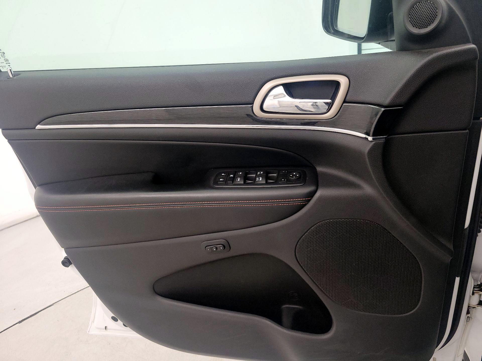 Thumbnail: 2016 Jeep Grand Cherokee - 12