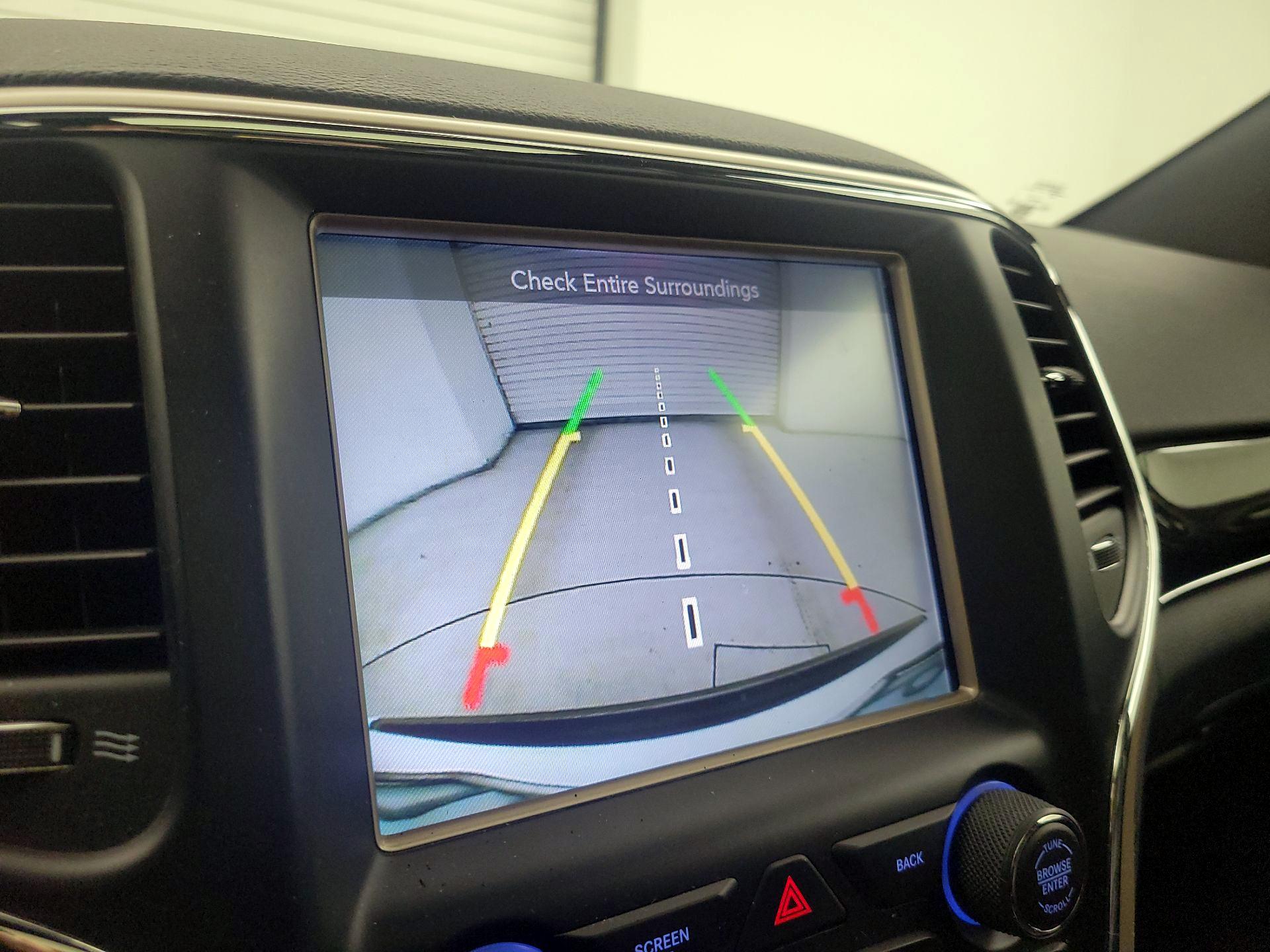 Thumbnail: 2016 Jeep Grand Cherokee - 15