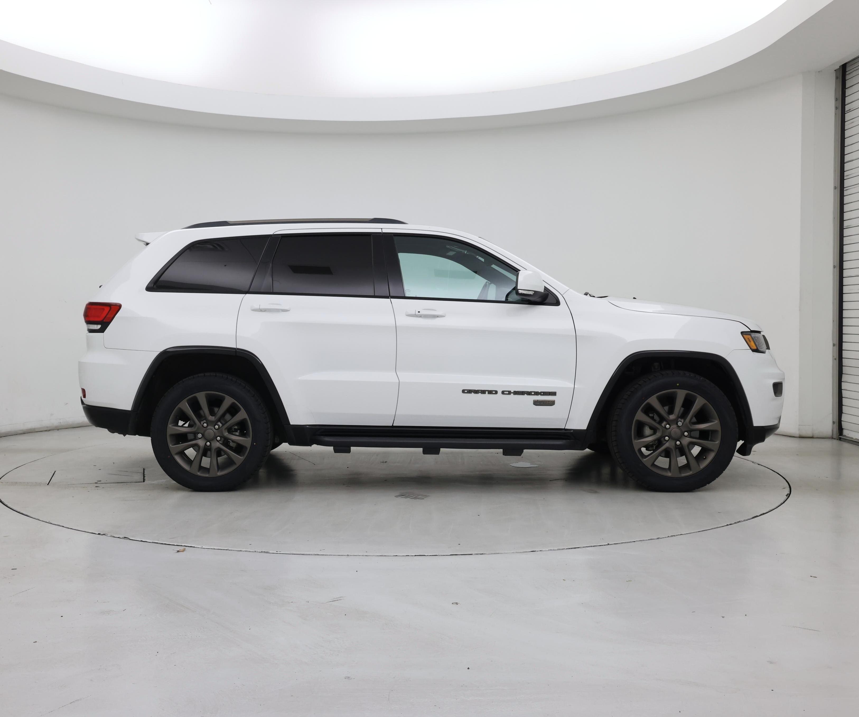 Thumbnail: 2016 Jeep Grand Cherokee - 7