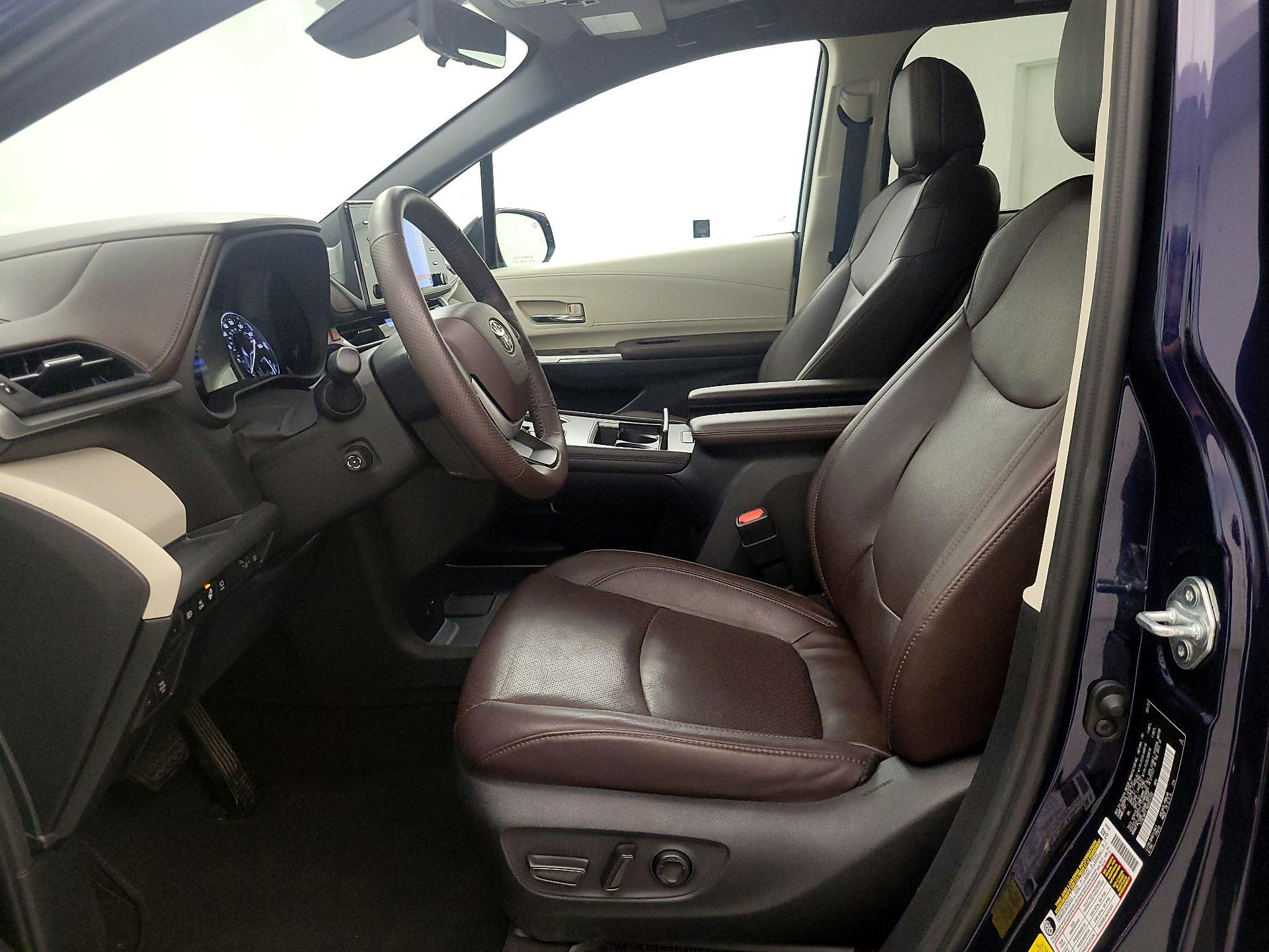 Thumbnail: 2022 Toyota Sienna - 11