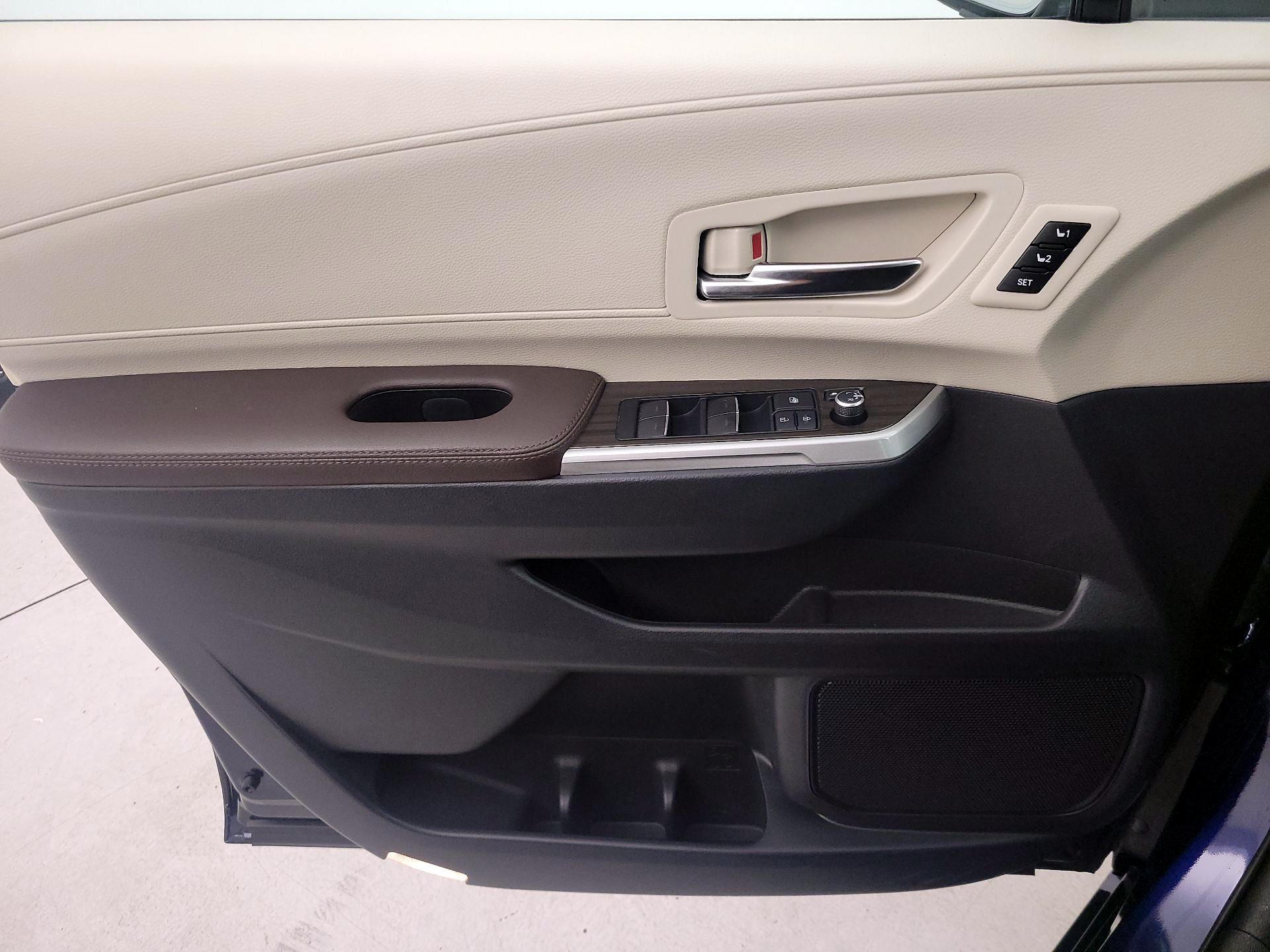 Thumbnail: 2022 Toyota Sienna - 12