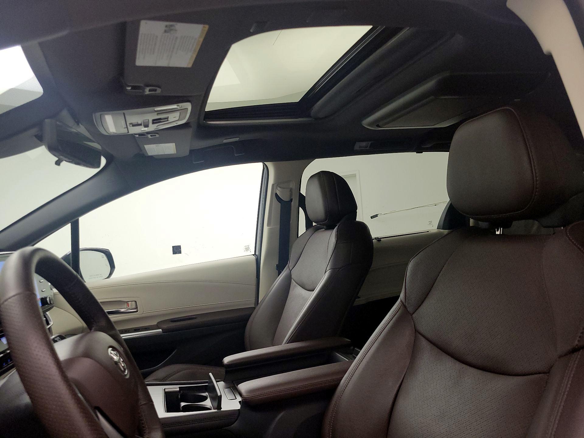 Thumbnail: 2022 Toyota Sienna - 19