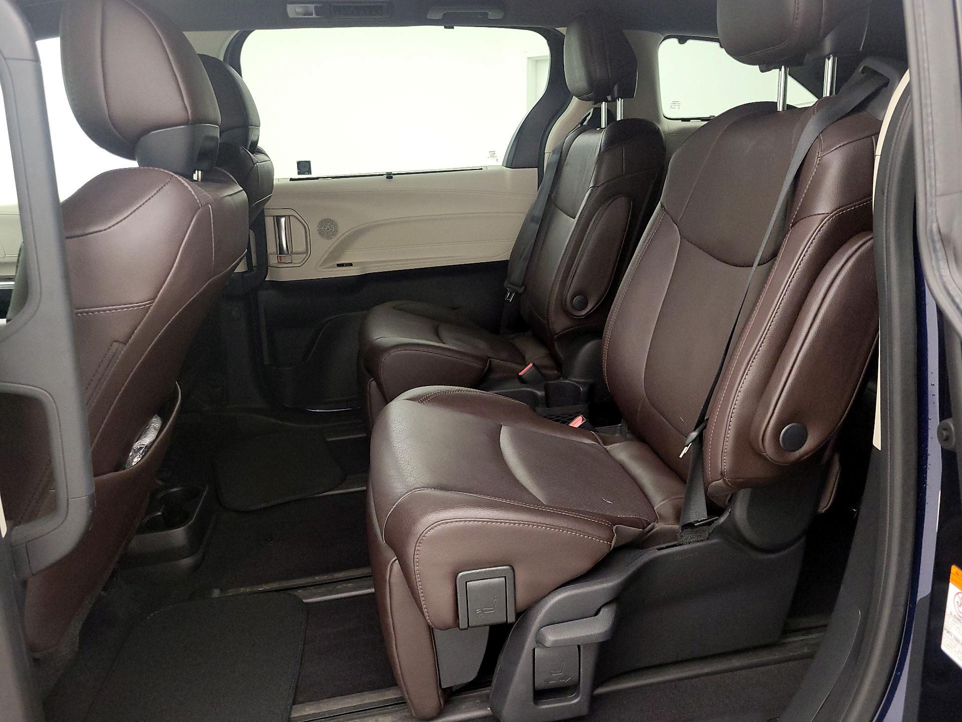 Thumbnail: 2022 Toyota Sienna - 20