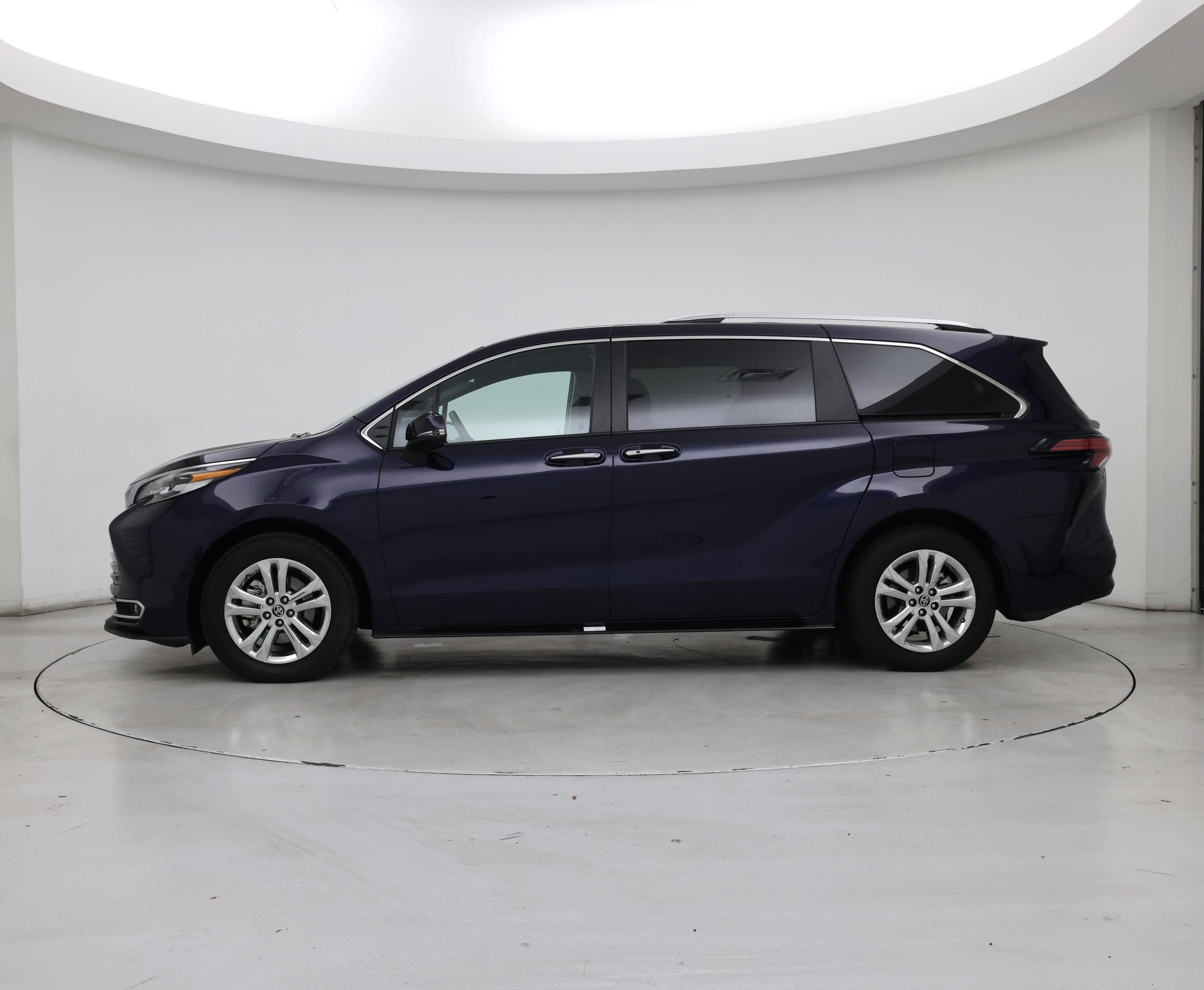 Thumbnail: 2022 Toyota Sienna - 3