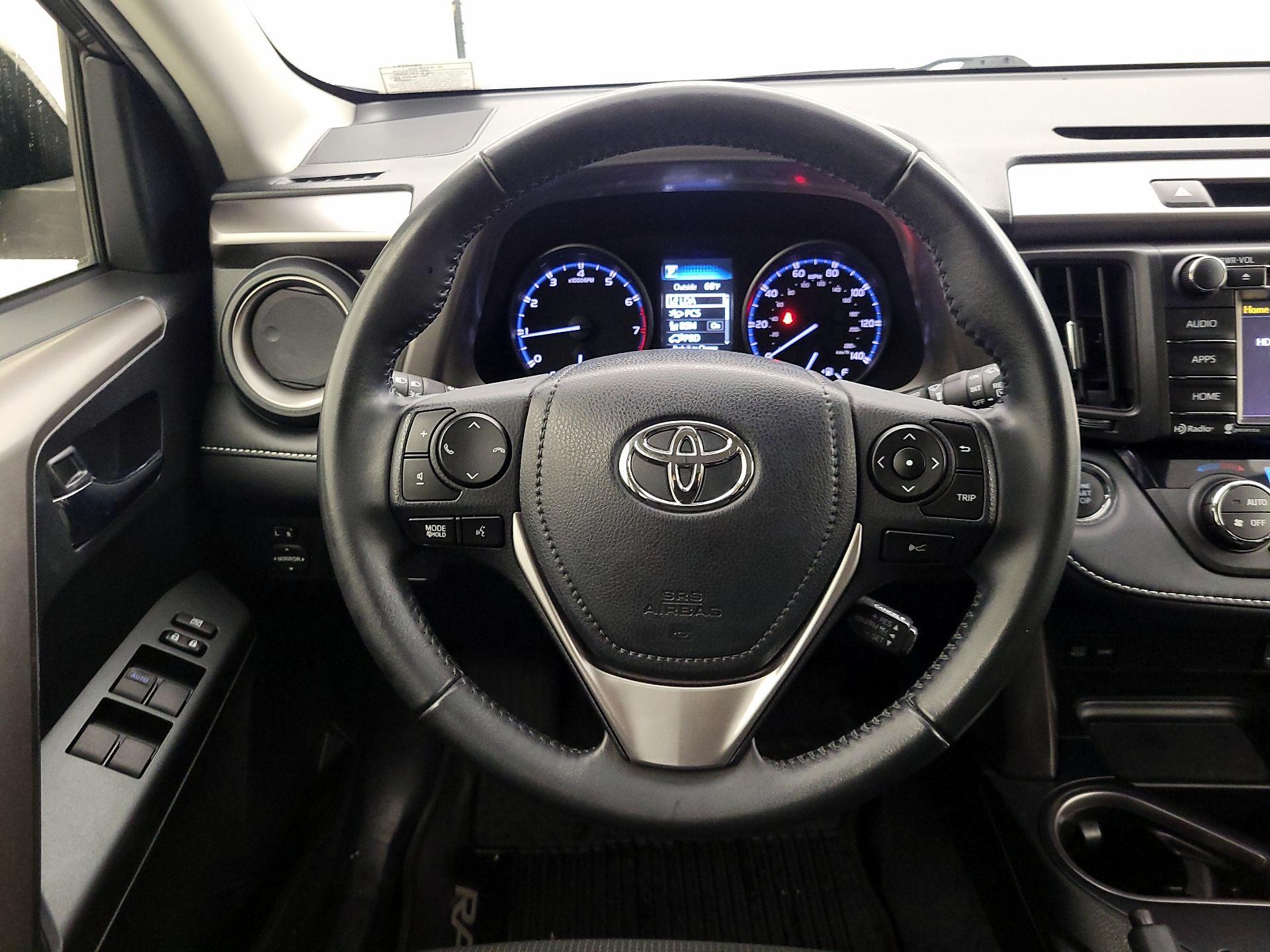 Thumbnail: 2018 Toyota RAV4 - 10