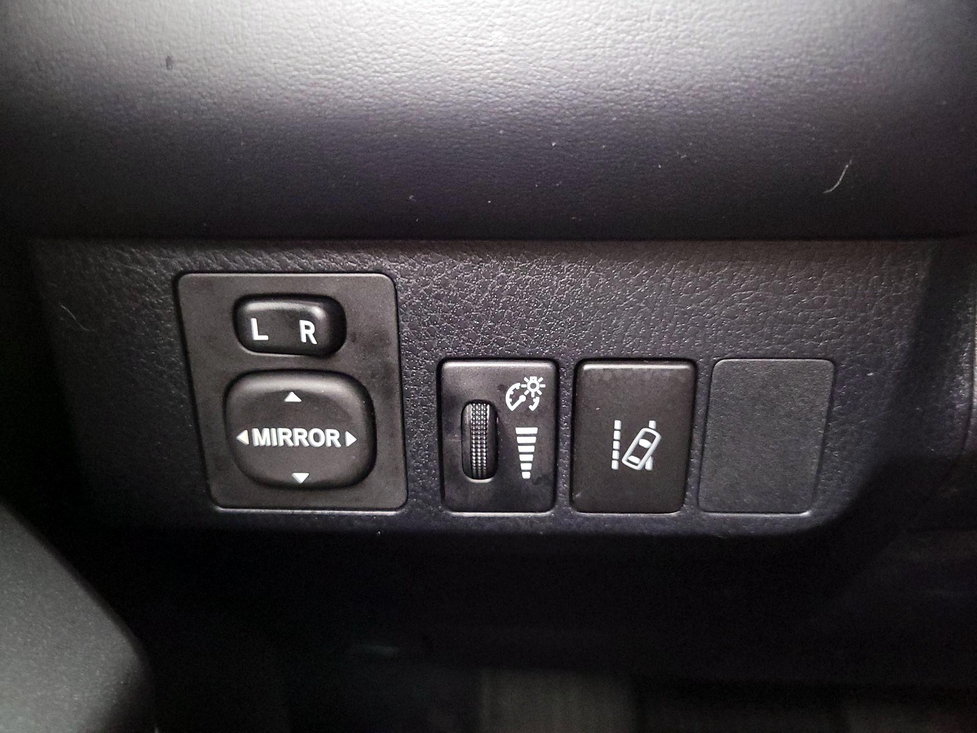 Thumbnail: 2018 Toyota RAV4 - 13