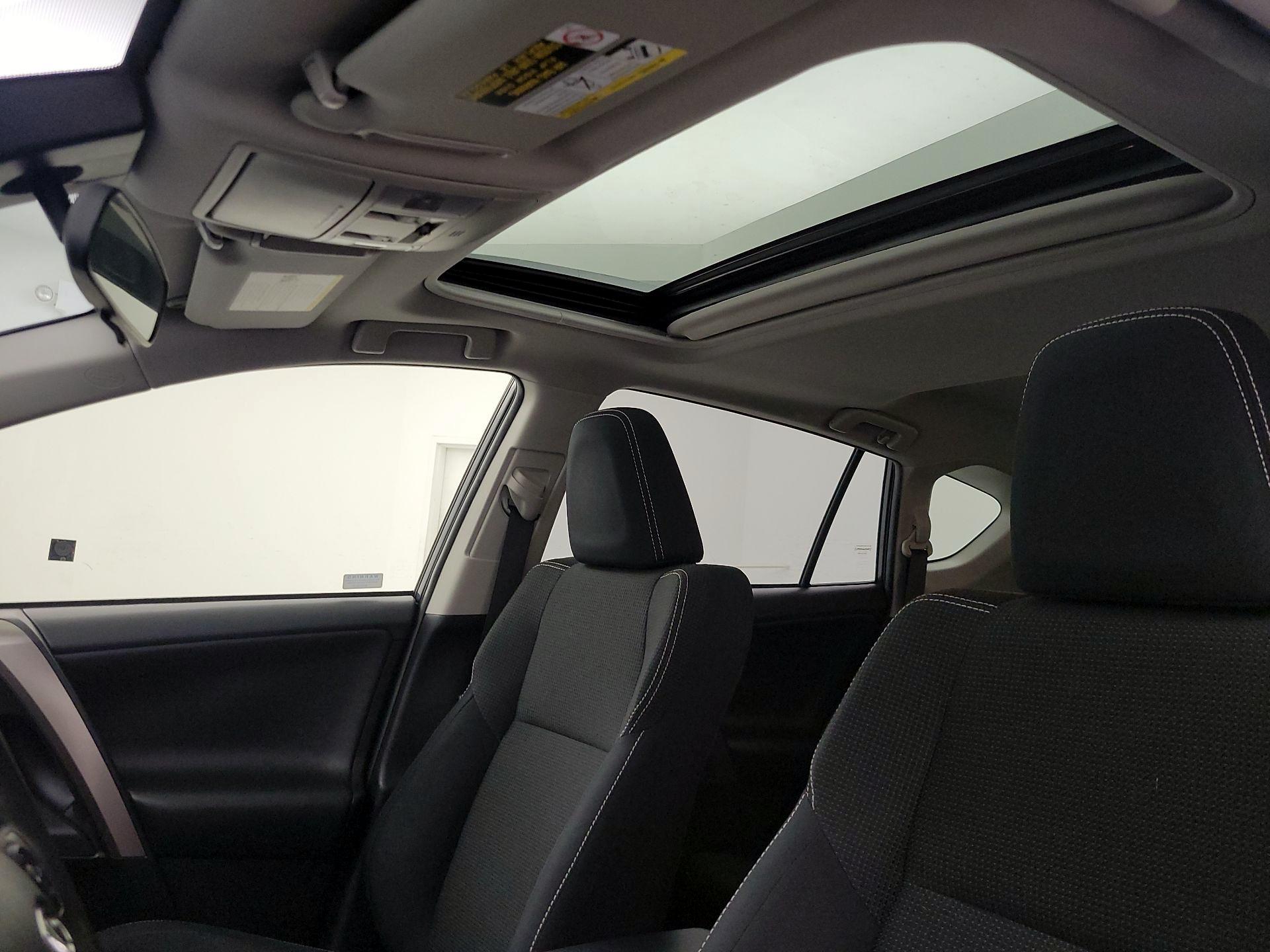 Thumbnail: 2018 Toyota RAV4 - 18