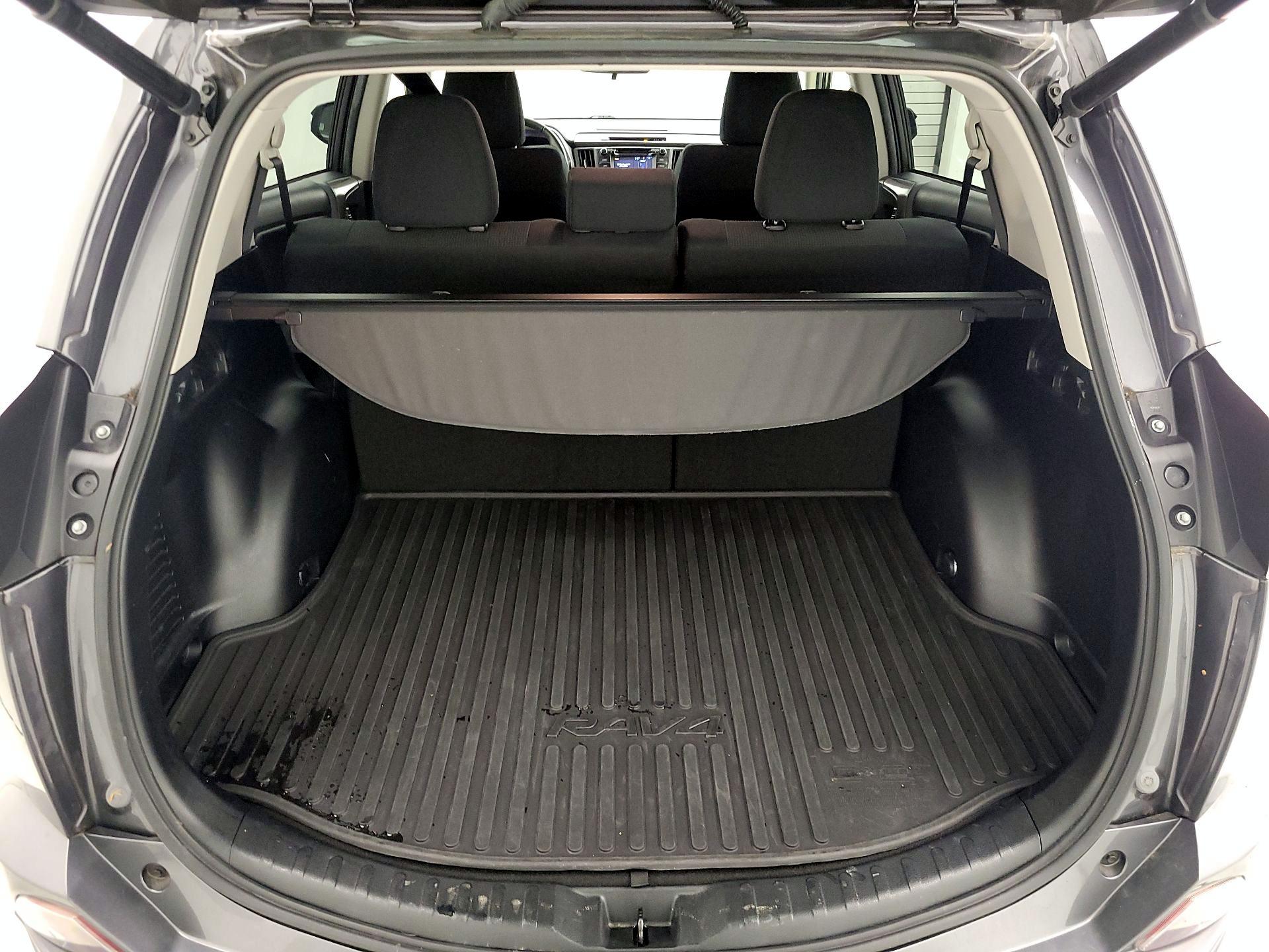 Thumbnail: 2018 Toyota RAV4 - 20