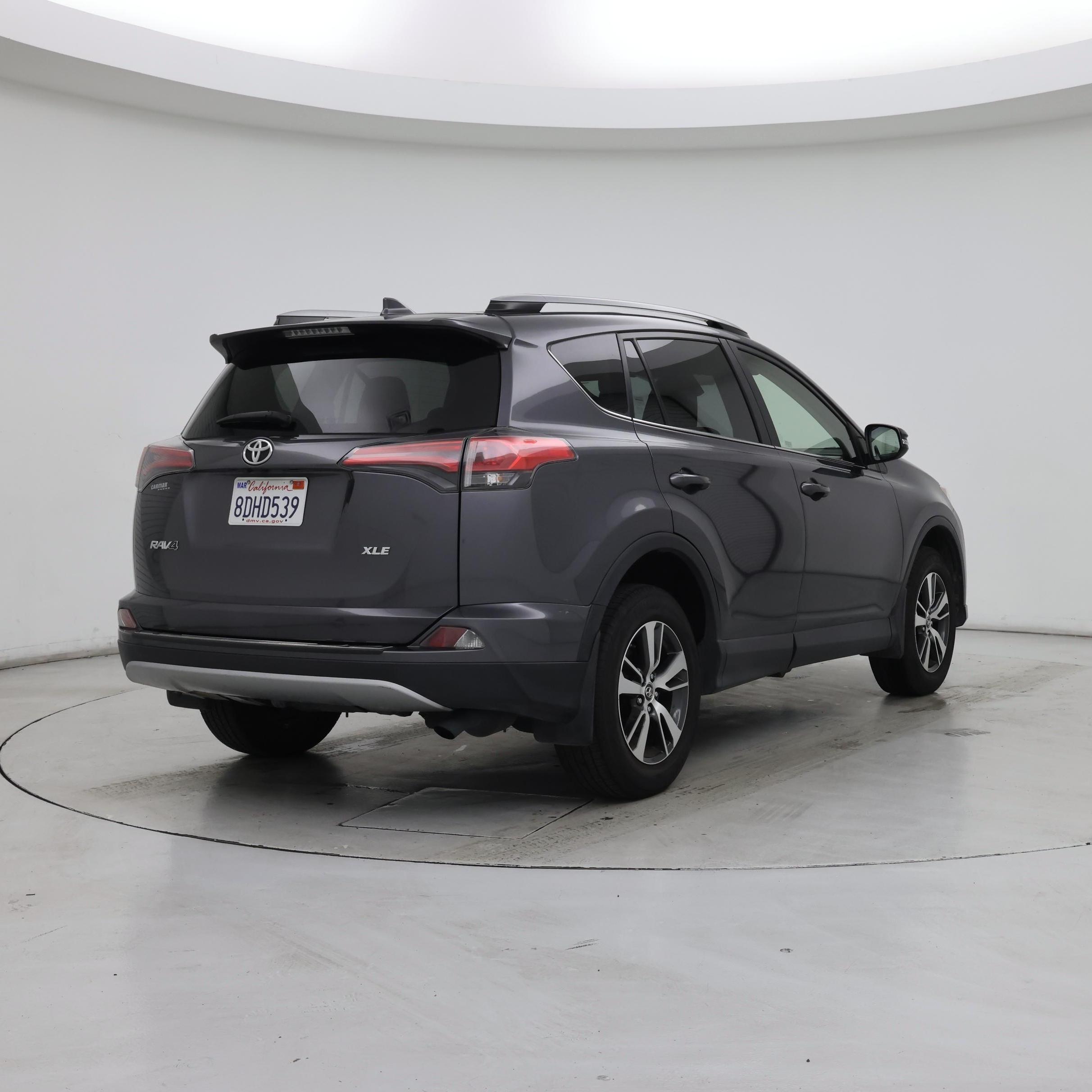 Thumbnail: 2018 Toyota RAV4 - 8